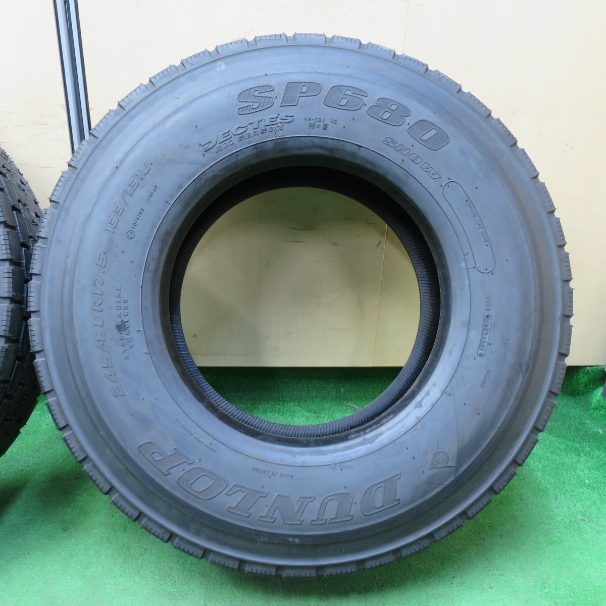 *送料無料* 未使用！22年★トラック タイヤ 245/80R17.5 133/131L ダンロップ デクテス SP680 DECTES  17.5インチ★4072101イスタ