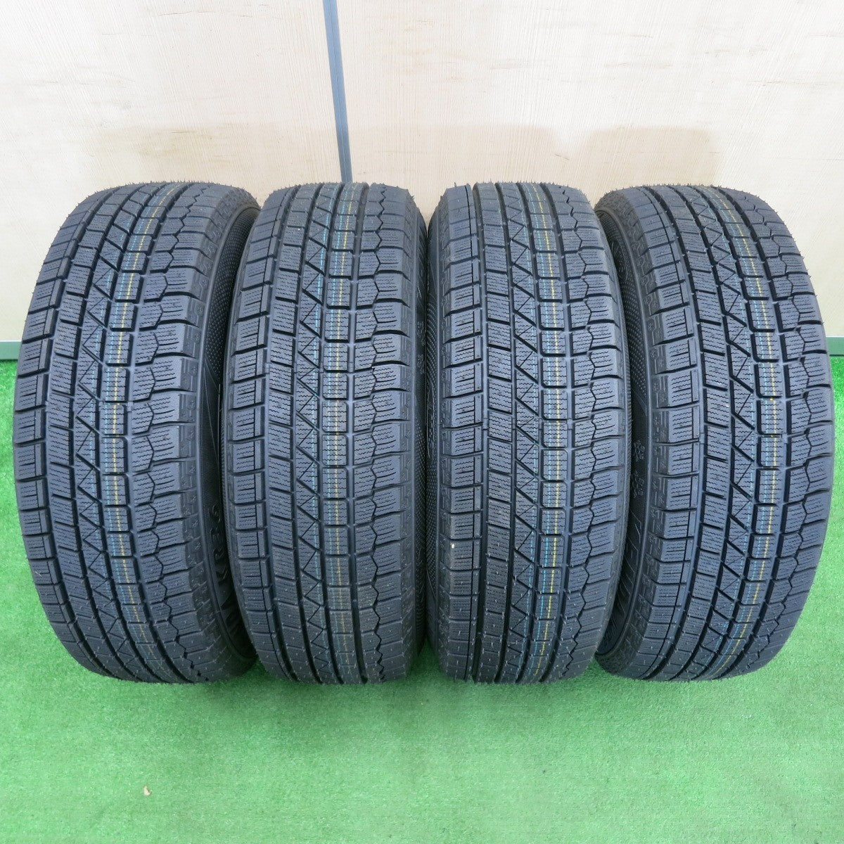 [送料無料] タイヤ未使用！23年！キレイ★スタッドレス 205/65R16 ケンダ KR36 アイステック ネオ JOKER ジョーカー 16インチ PCD114.3/5H★4121803TNス