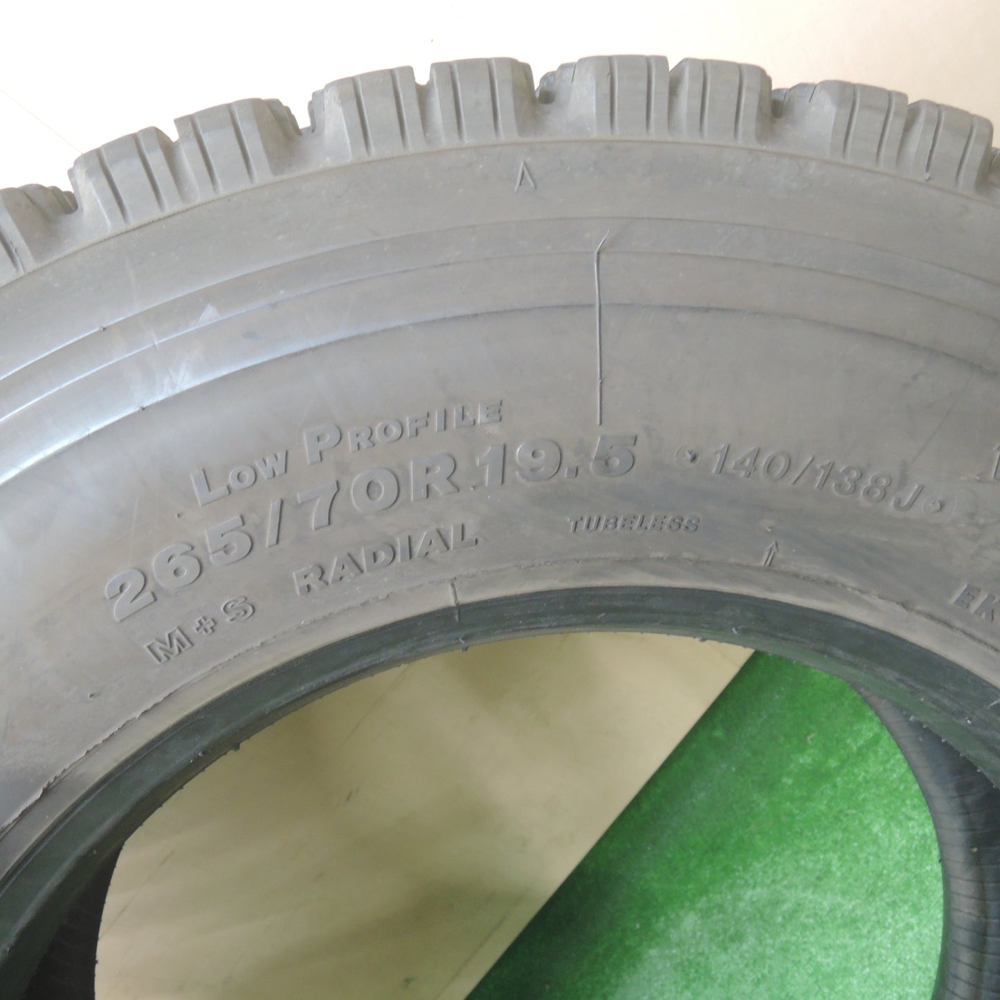 *送料無料* バリ溝！21年！8.5分★トラック タイヤ 265/70R19.5 140/138J スタッドレス ブリヂストン W910 19.5インチ★4042407KMスタ