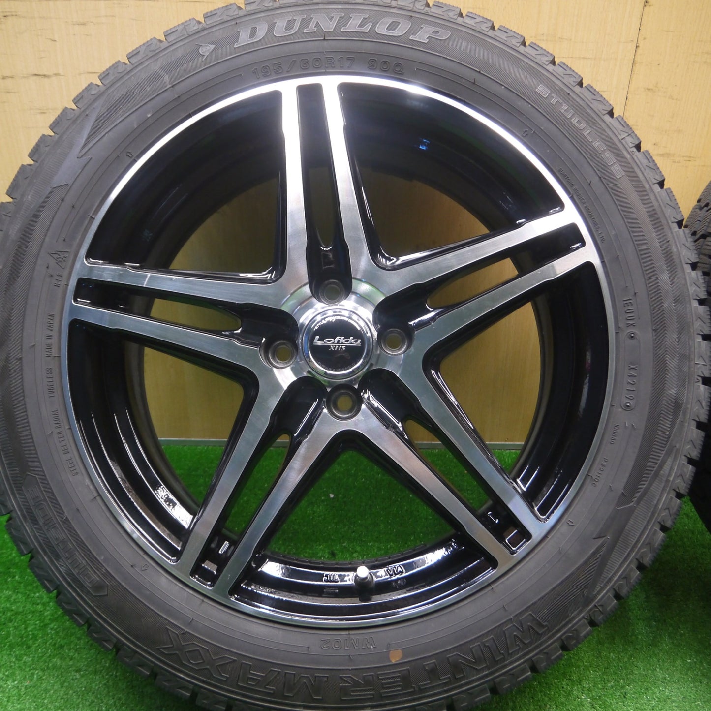 [送料無料] バリ溝！キレイ！9.5分★スタッドレス 195/60R17 ダンロップ ウインターマックス WM02 Lofida XH5 ロフィーダ 17インチ PCD100/4H★4102502Hス