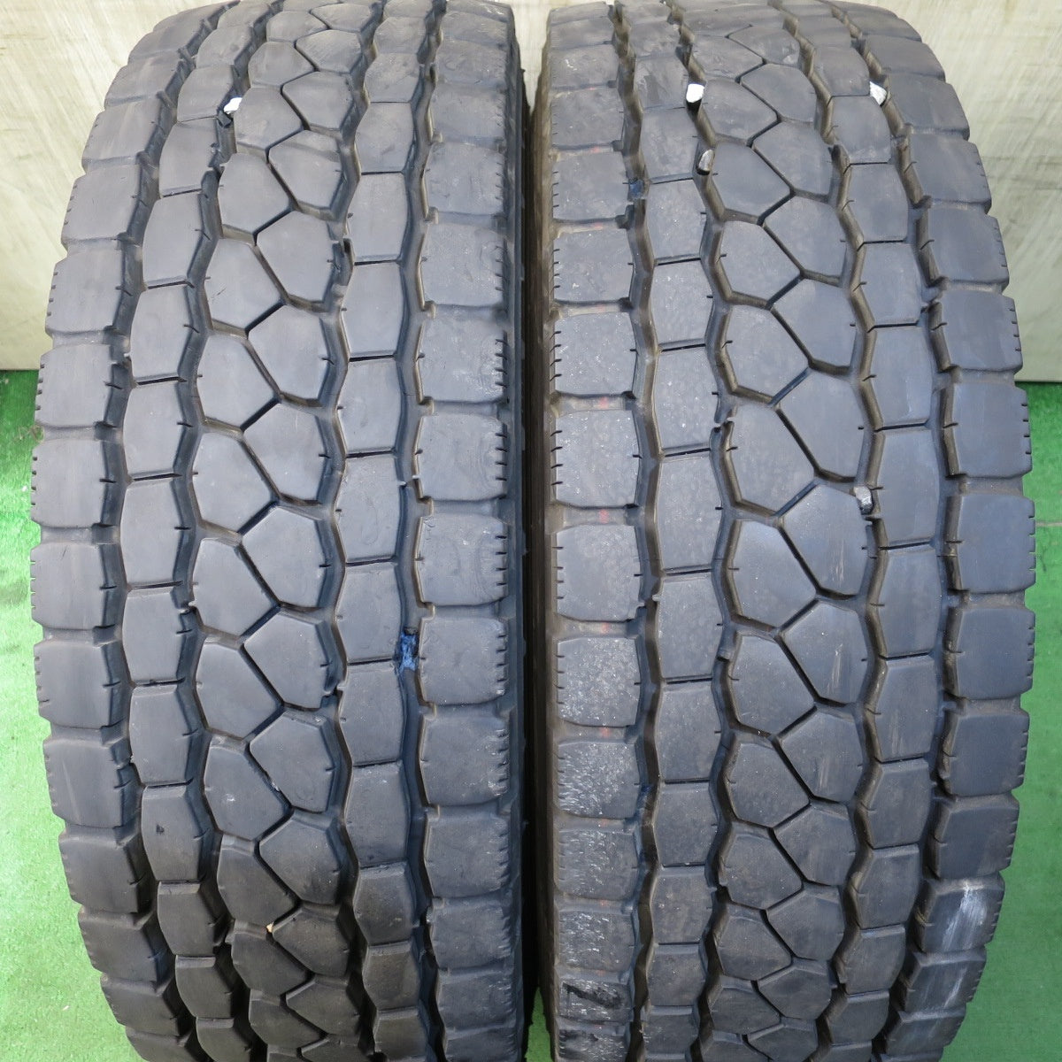 *送料無料* バリ溝！22年！8.5分★トラック タイヤ 265/70R19.5 140/138J ブリヂストン エコピア M801Ⅱ ミックス オールシーズン 19.5インチ★4032610クスタ