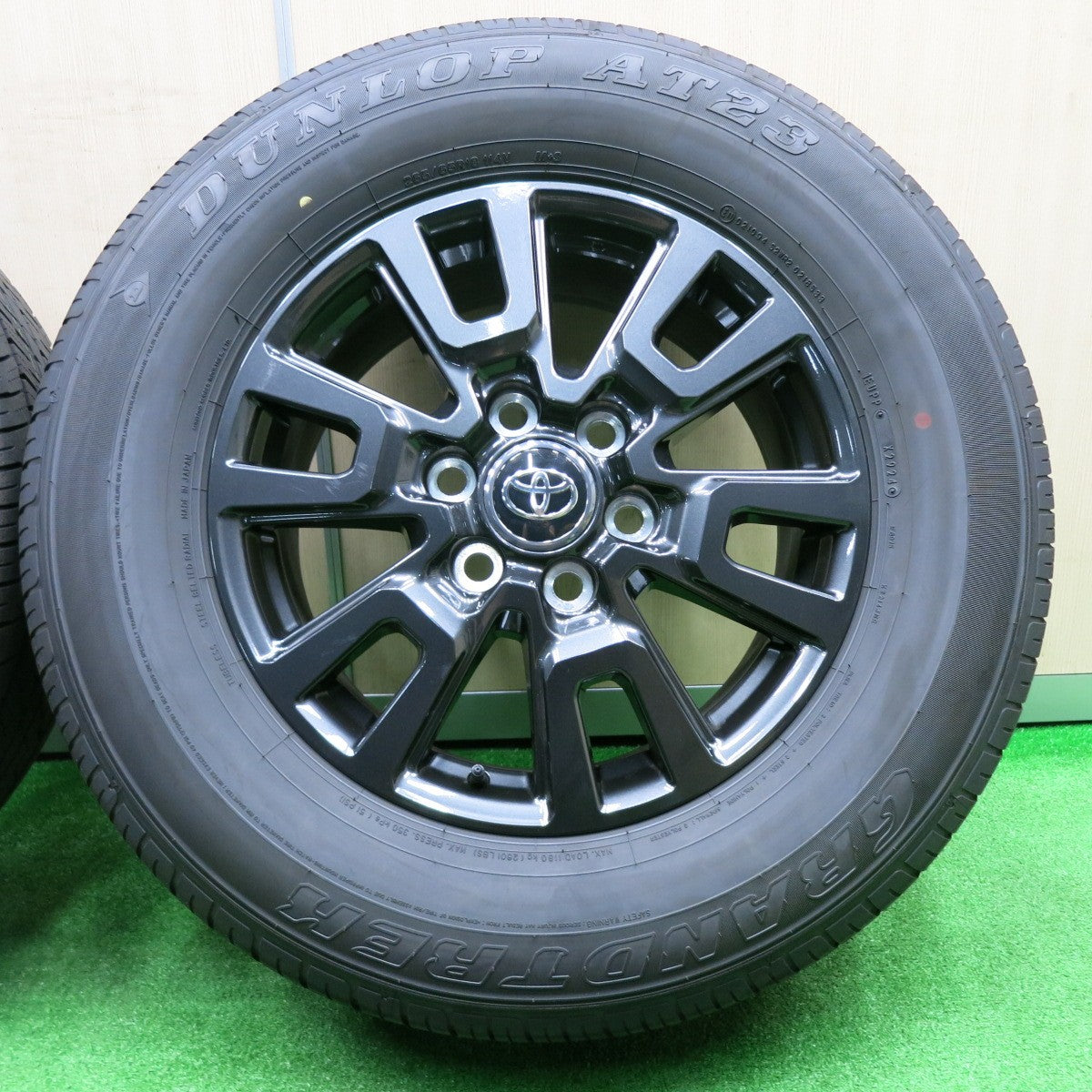 [送料無料] 新車外し！24年★トヨタ ランクル 250 VX 純正 265/65R18 ダンロップ AT23 グラントレック 18インチ PCD139.7/6H★4092906NJノ