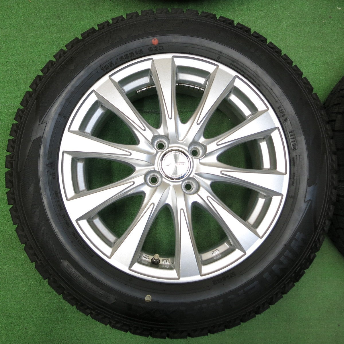 *送料無料* バリ溝！20年！キレイ！9.5分以上★スタッドレス 195/65R16 ダンロップ ウインターマックス WM02 JOKER ジョーカー 16インチ PCD100/4H★4051008イス