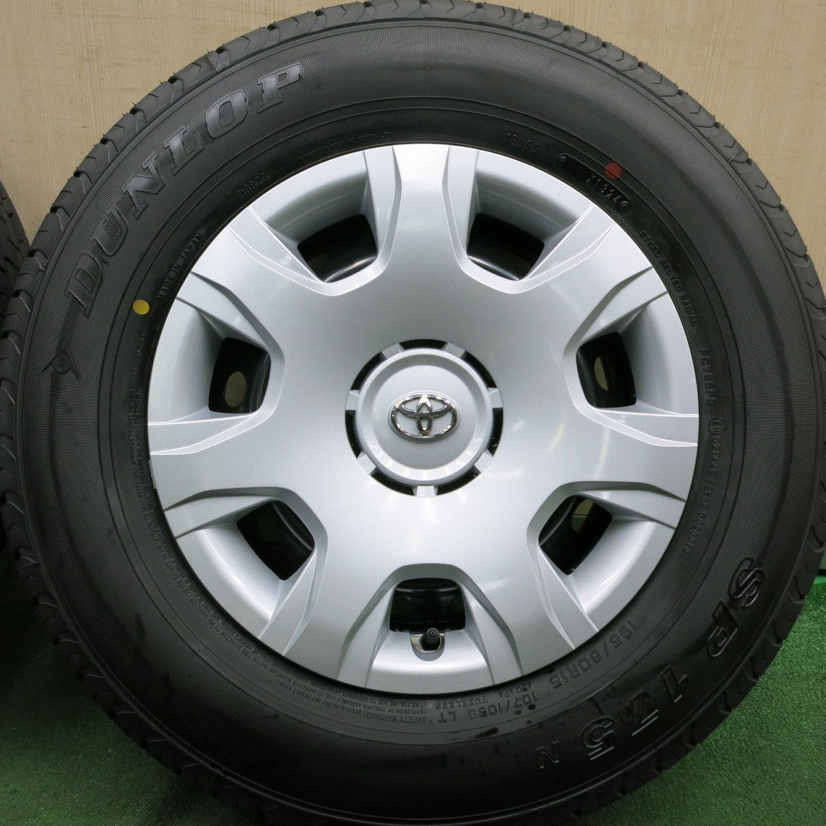 *送料無料* 新車外し！24年★トヨタ 200系 ハイエース 純正 スチール 195/80R15 107/105S ダンロップ SP175N 15インチ PCD139.7/6H★4062801HAノ