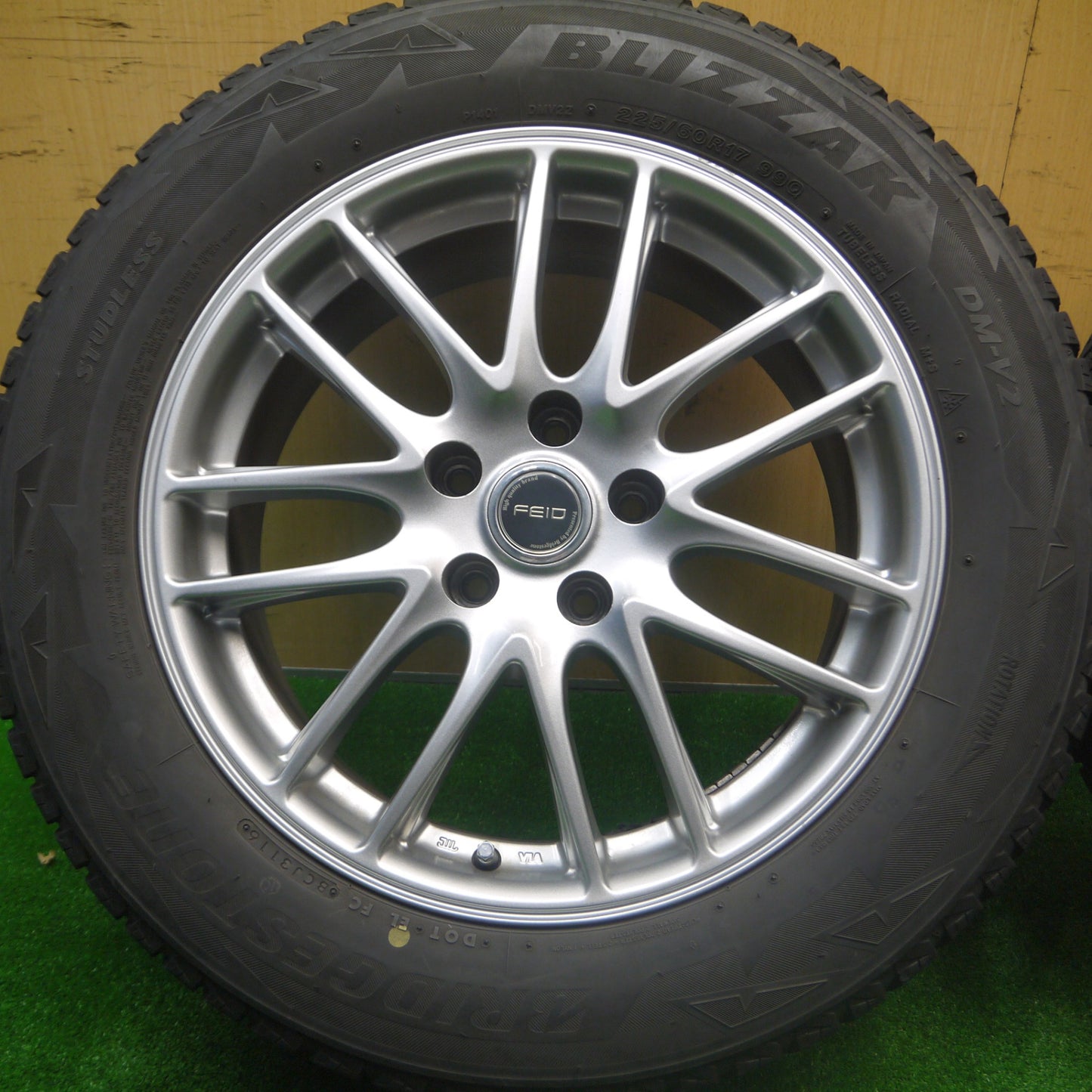 *送料無料* 4本価格★スタッドレス 225/60R17 ブリヂストン ブリザック DM-V2 FEID 17インチ PCD114.3/5H★4082301Hス