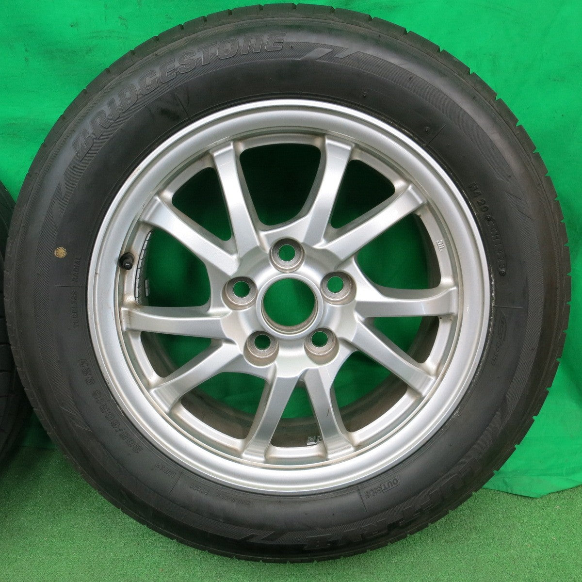 *送料無料* バリ溝！23年！9.5分★トヨタ プリウスα 純正 205/60R16 ブリヂストン LUFT RV2 16インチ PCD114.3/5H★4051009ナノ