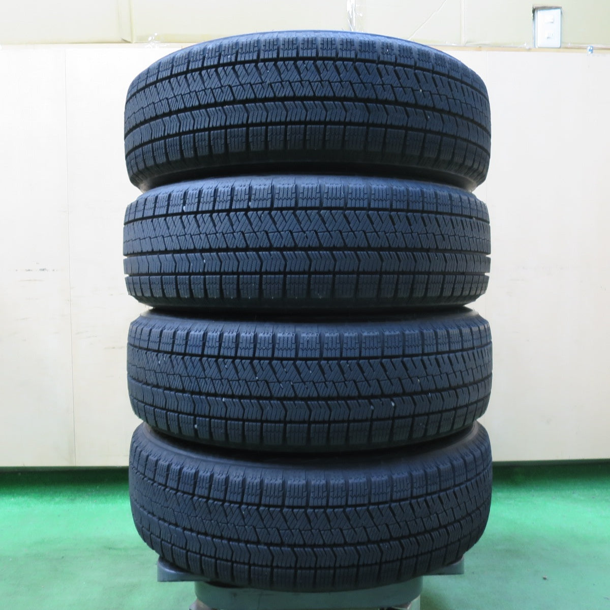 [送料無料] バリ溝！22年！キレイ！9.5分★ラクティス 等 175/60R16 スタッドレス ブリヂストン ブリザック VRX2 BALMINUM バルミナ 16インチ PCD100/5H★5010607イス