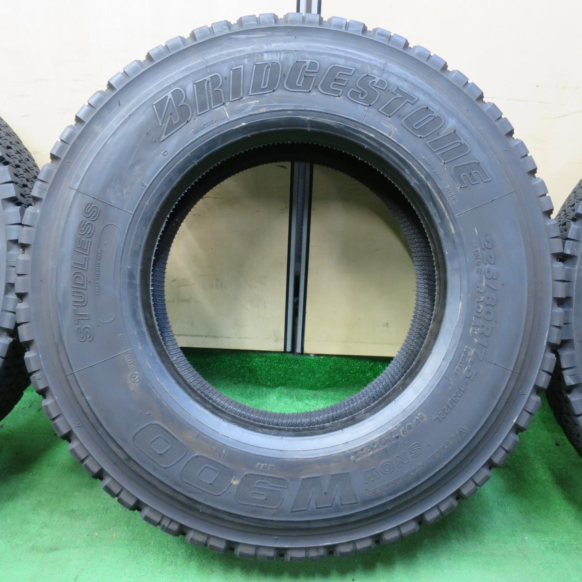 送料無料* バリ溝！22年！9分☆トラック タイヤ 225/80R17.5 123
