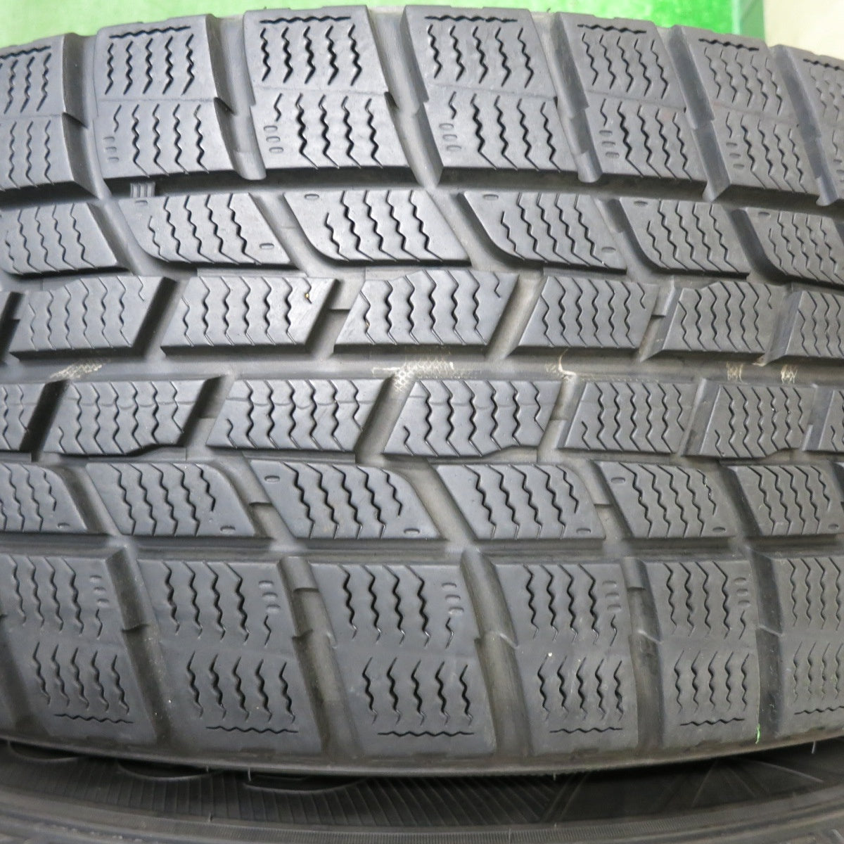 [送料無料] キレイ★スタッドレス 215/60R17 グッドイヤー アイスナビ6 LAUFBAHN 17インチ PCD114.3/5H★4121304NJス