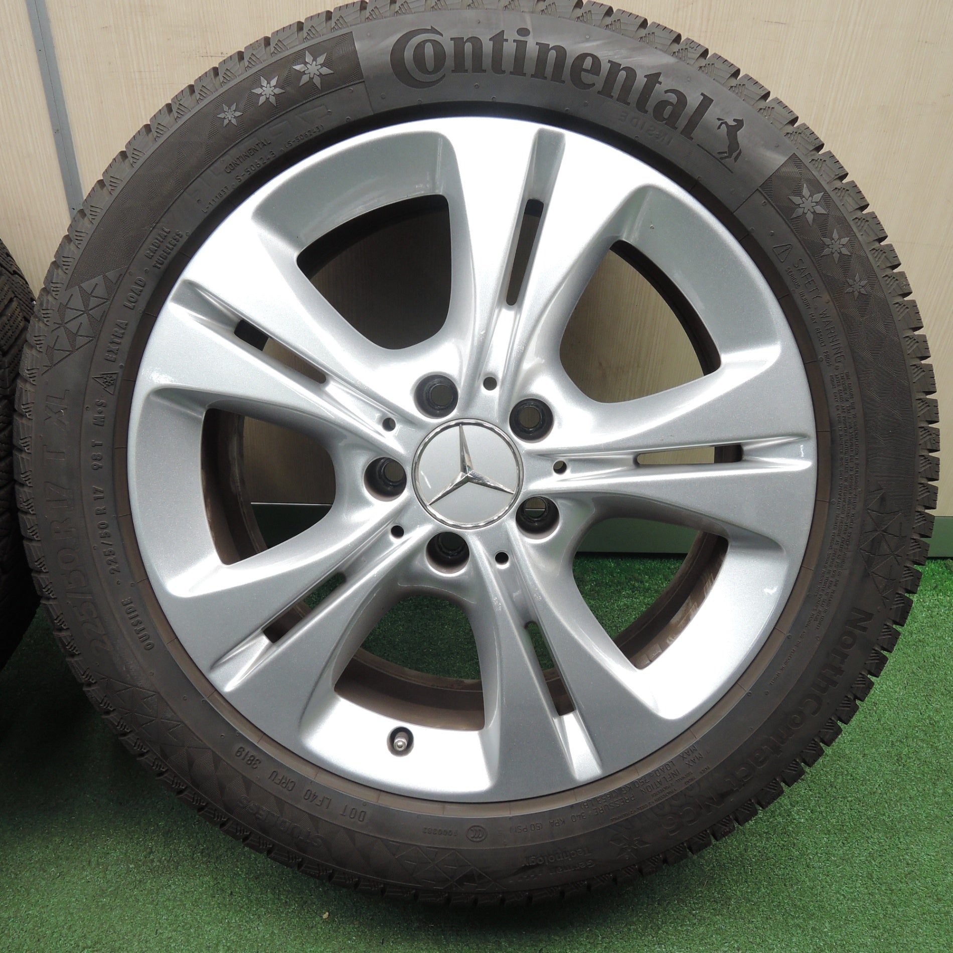 *送料無料* バリ溝！キレイ！9分★ベンツ Cクラス W205 純正 225/50R17 スタッドレス コンチネンタル ノースコンタクト NC6  17インチ PCD112/5H★4031910TNス