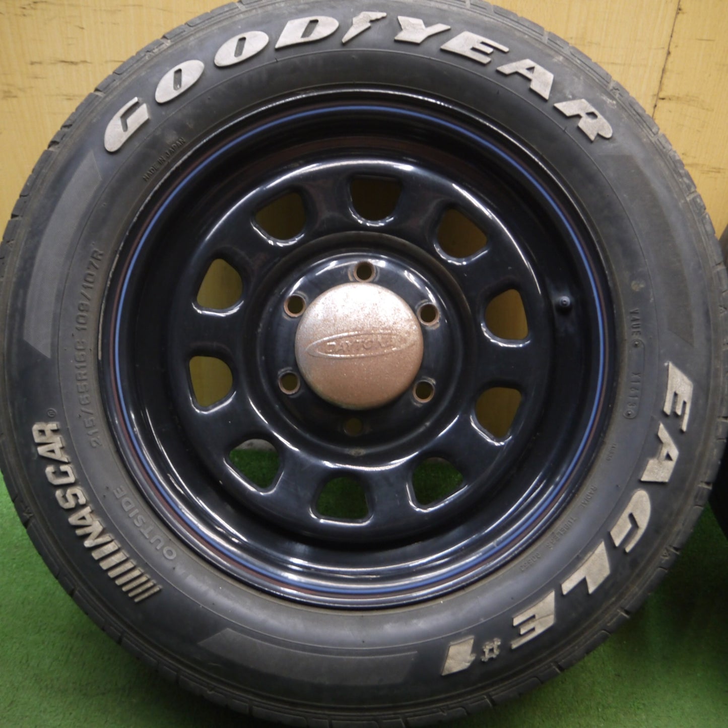 *送料無料* 4本価格★ハイエース 等 DAYTONA 215/65R16 グッドイヤー イーグル #1 ホワイトレター デイトナ 16インチ PCD139.7/6H★4051503Hノ