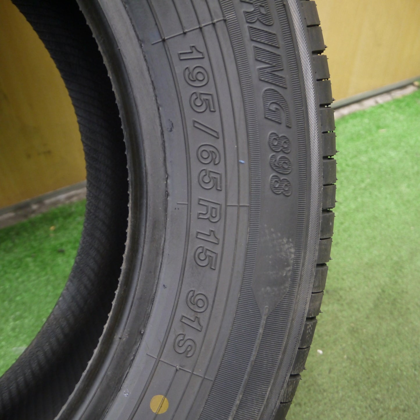 *送料無料* 未使用！22年★195/65R15 ヨコハマ TAXI TOURING 898 タイヤ 15インチ タクシーツーリング タクシー等★4032208Hノタ