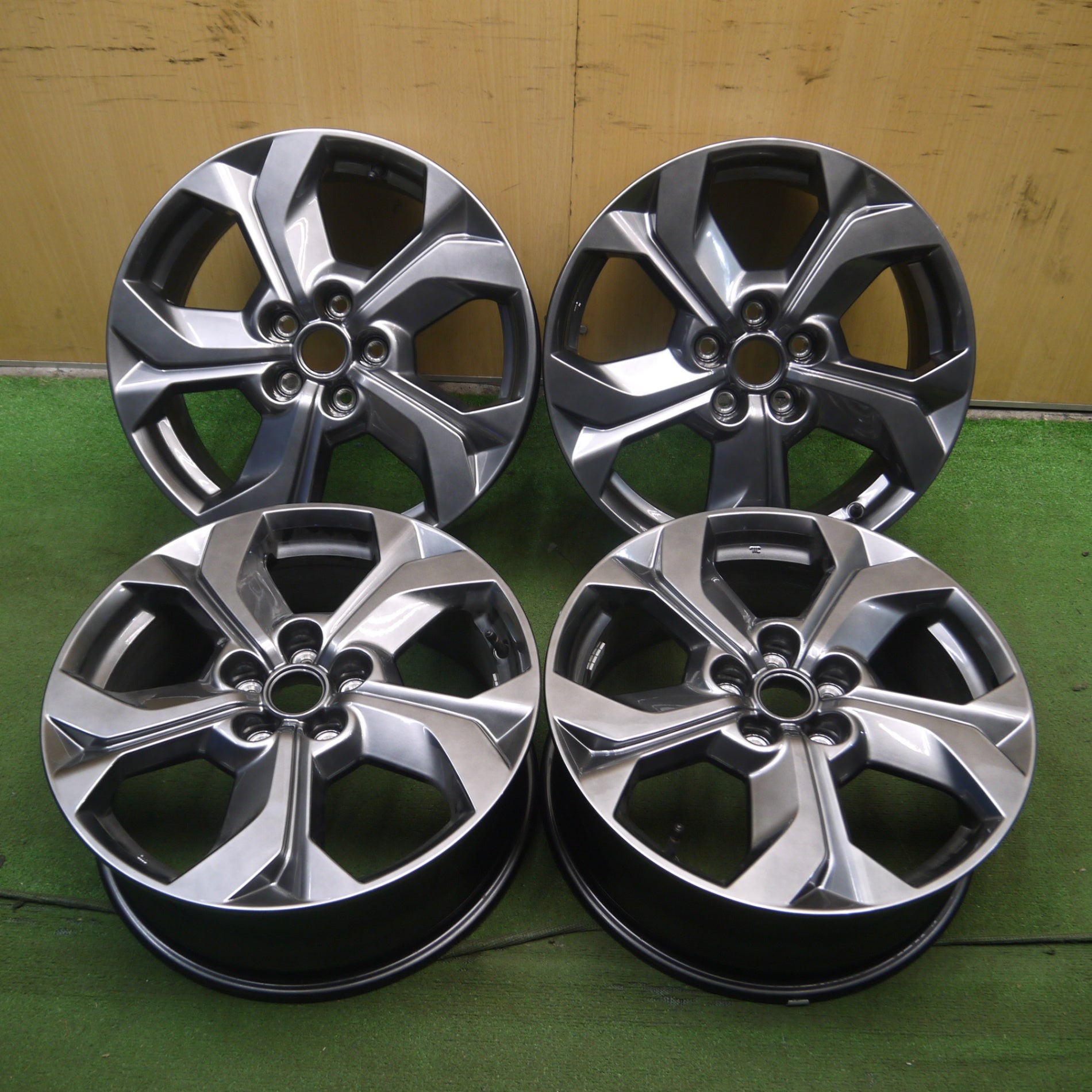 送料無料* 新車外し☆マツダ MX-30 純正 ホイール 18インチ 18×7J PCD114.3/5H☆4042202Hホ |  名古屋/岐阜の中古カー用品・工具の買取/販売ならガレージゲット