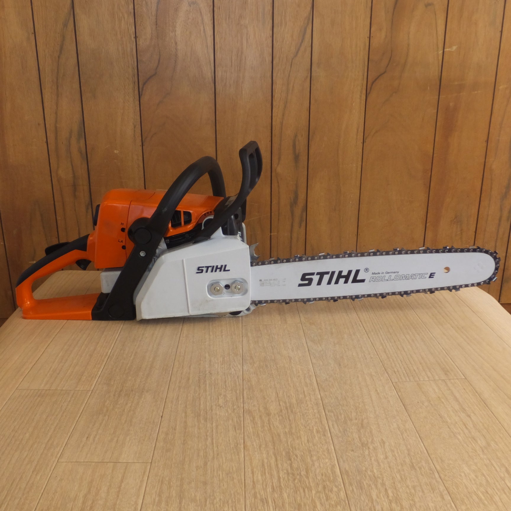 [送料無料] 岐阜発★スチール STIHL エンジンチェーンソー MS230/C　3軸合成値 7.0m/s2　振動加速度 17.2m/s2★