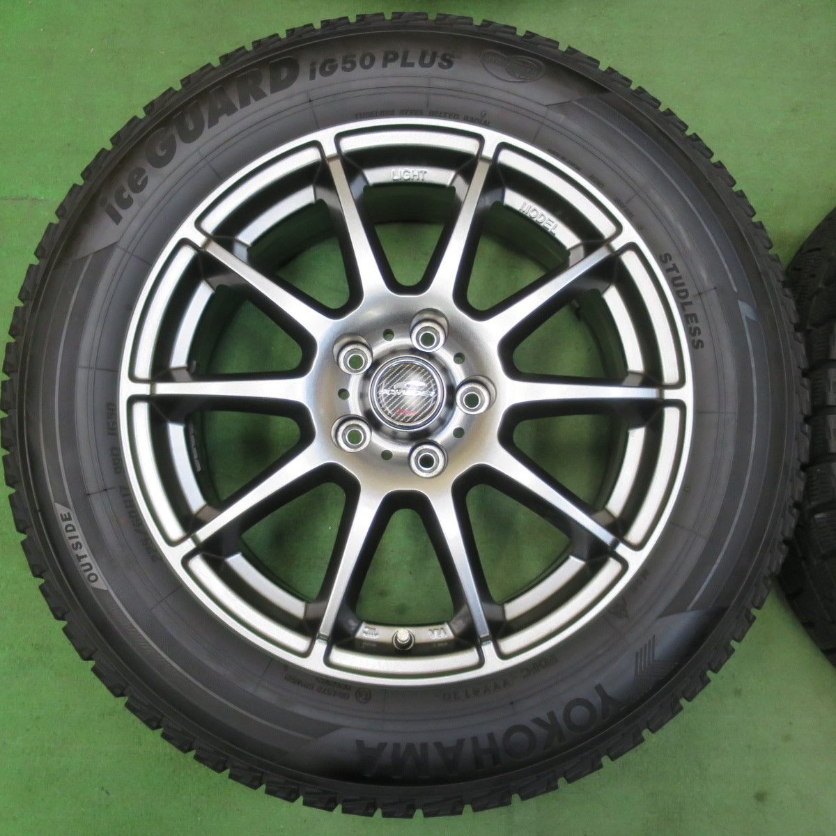 [送料無料] 超バリ溝！キレイ！ほぼ10分★スタッドレス 225/60R17 ヨコハマ アイスガード iG50 プラス SCHNEIDER シュナイダー 17インチ PCD114.3/5H★5012712イス