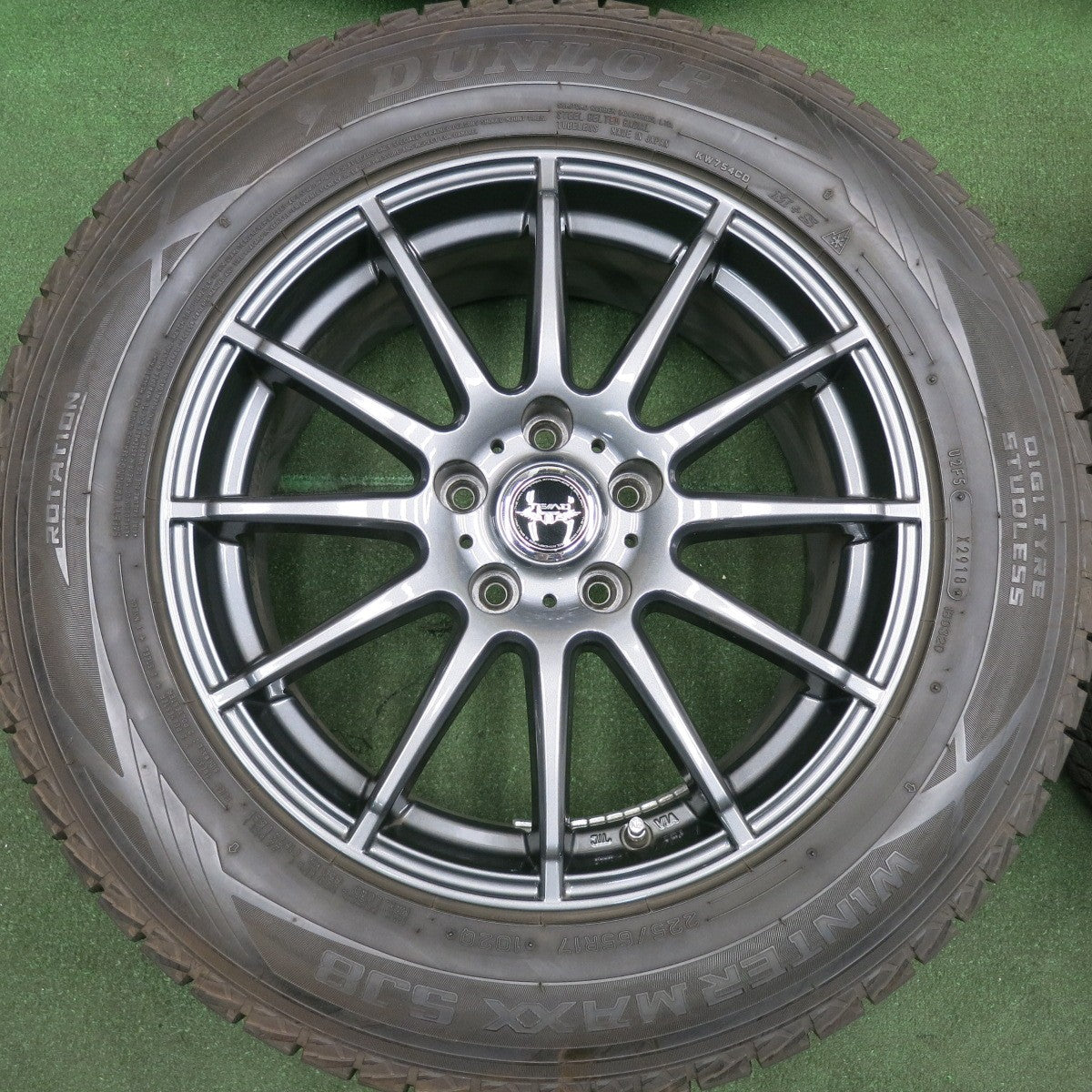 *送料無料* バリ溝！綺麗！9.5分★スタッドレス 225/65R17 ダンロップ ウインターマックス SJ8 TEAD テッド 17インチ PCD114.3/5H★4050504HAス