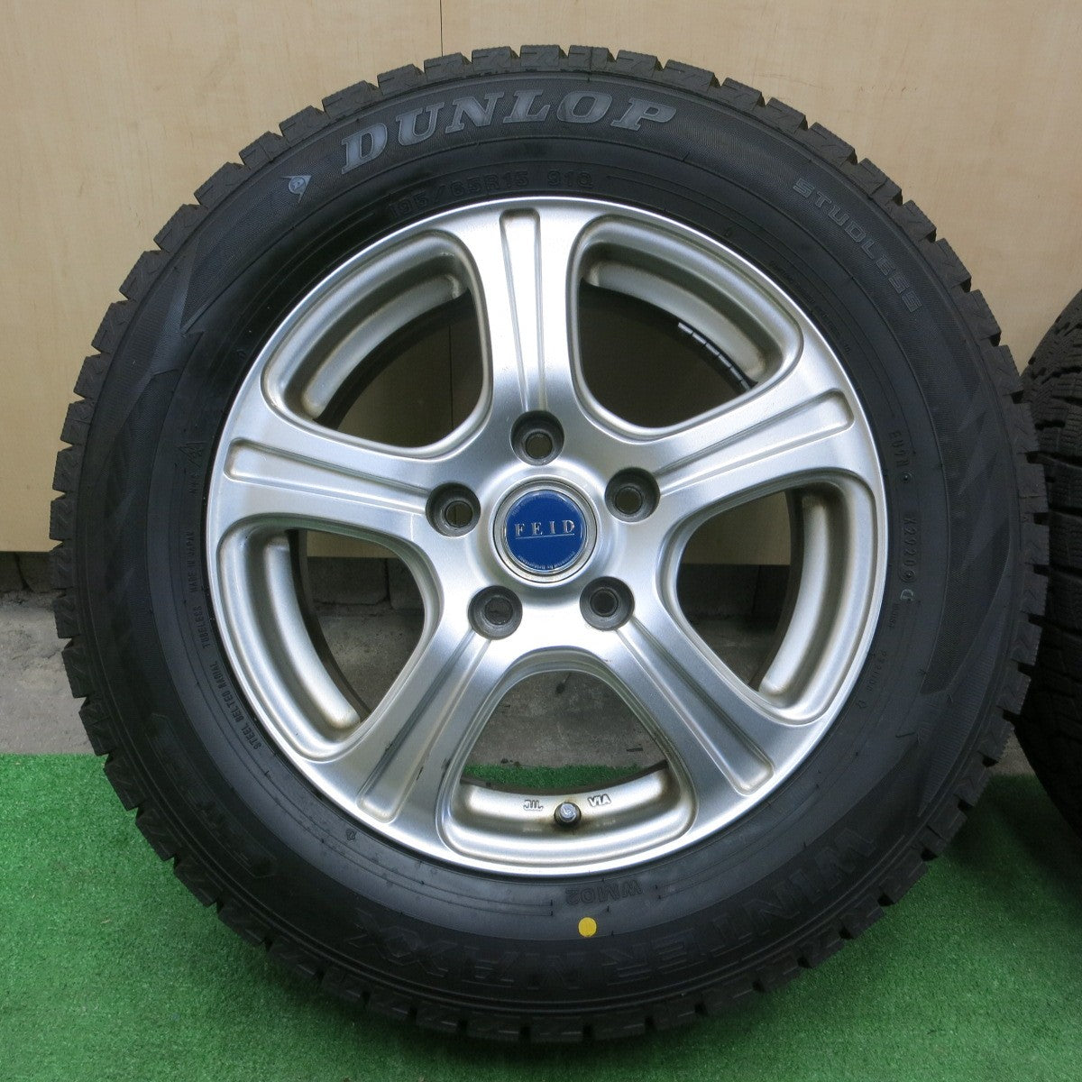 *送料無料* バリ溝！20年！9.5分★スタッドレス 195/65R15 ダンロップ ウインターマックス WM02 FEID 15インチ PCD114.3/5H★4062801ナス