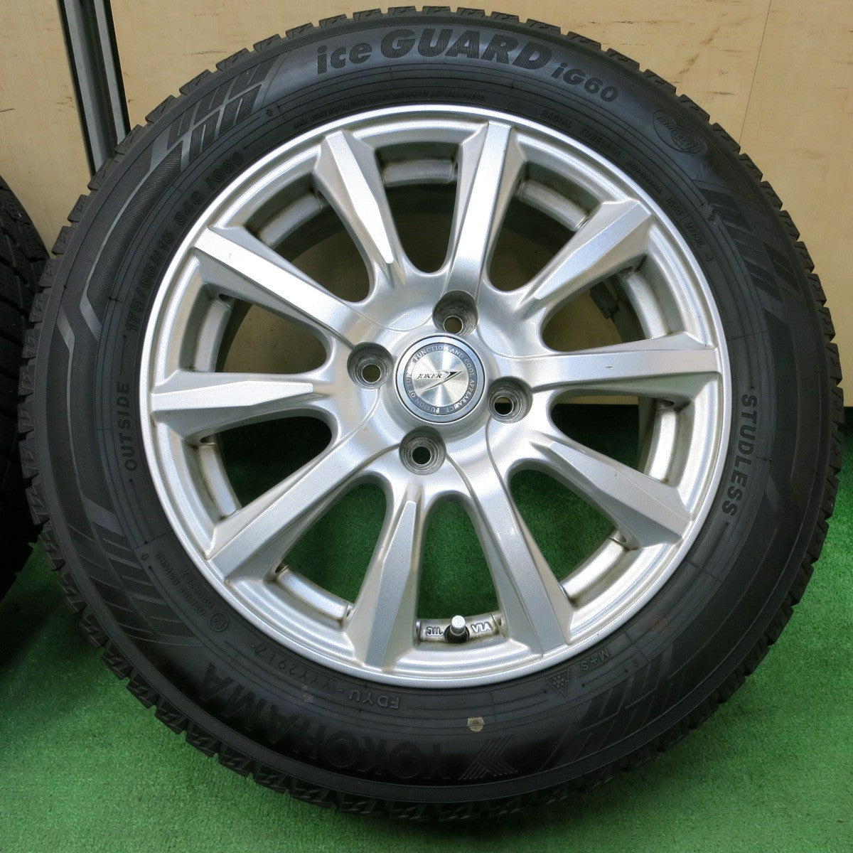 *送料無料* バリ溝！8.5分★スタッドレス 175/65R15 ヨコハマ アイスガード iG60 JOKER weds ジョーカー 15インチ PCD100/4H★4051613イス