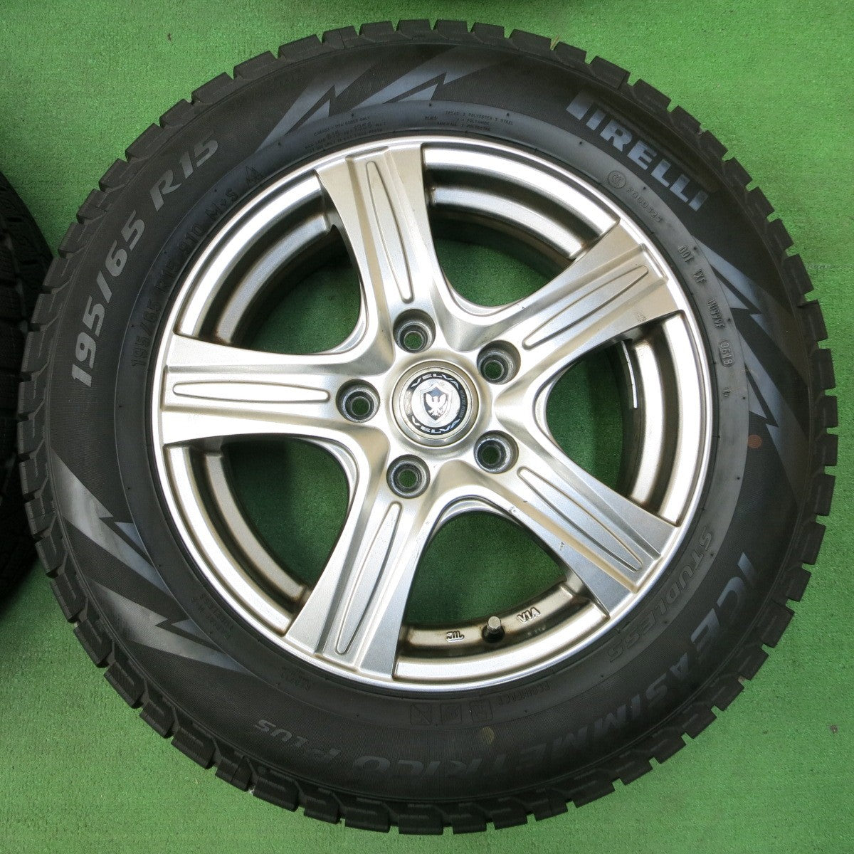 *送料無料* バリ溝！キレイ！9.5分以上★スタッドレス 195/65R15 ピレリ アイスアシンメトリコ プラス VELVA ヴェルヴァ 15インチ PCD114.3/5H★4051705イス