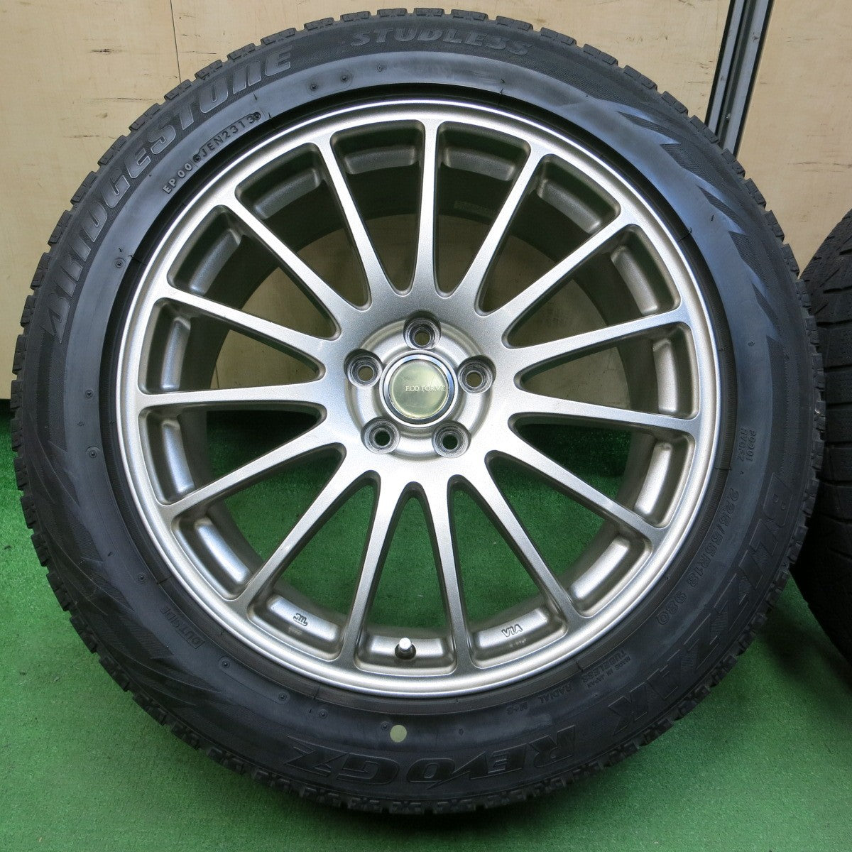 *送料無料* キレイ★ECO FORME 225/55R18 スタッドレス ブリヂストン ブリザック REVO GZ エコフォルム 18インチ  PCD100/5H★4052105イス