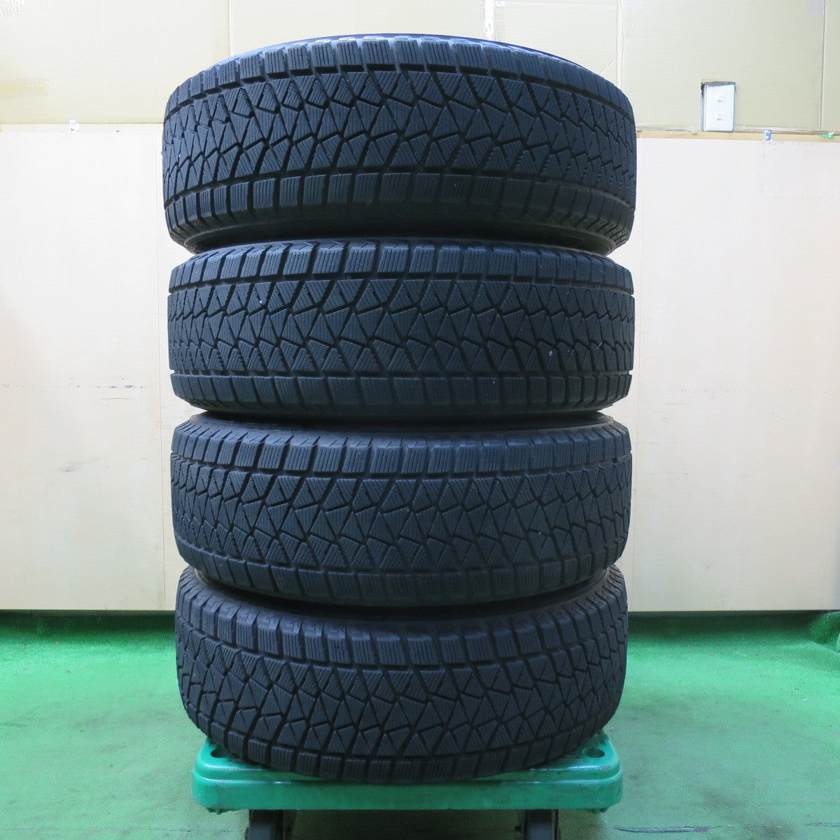 [送料無料] 4本価格★スタッドレス 225/65R17 ブリヂストン ブリザック DM-V2 Smart MANARAY SPORT マナレイ 17インチ PCD114.3/5H★4110606イス