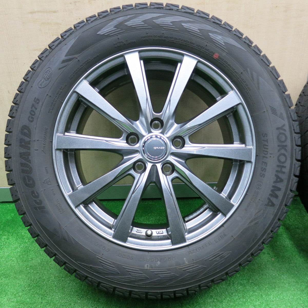 [送料無料] バリ溝！20年！キレイ！9.5分★スタッドレス 225/65R17 ヨコハマ アイスガード G075 GRASS グラス 17インチ PCD114.3/5H★4092101NJス