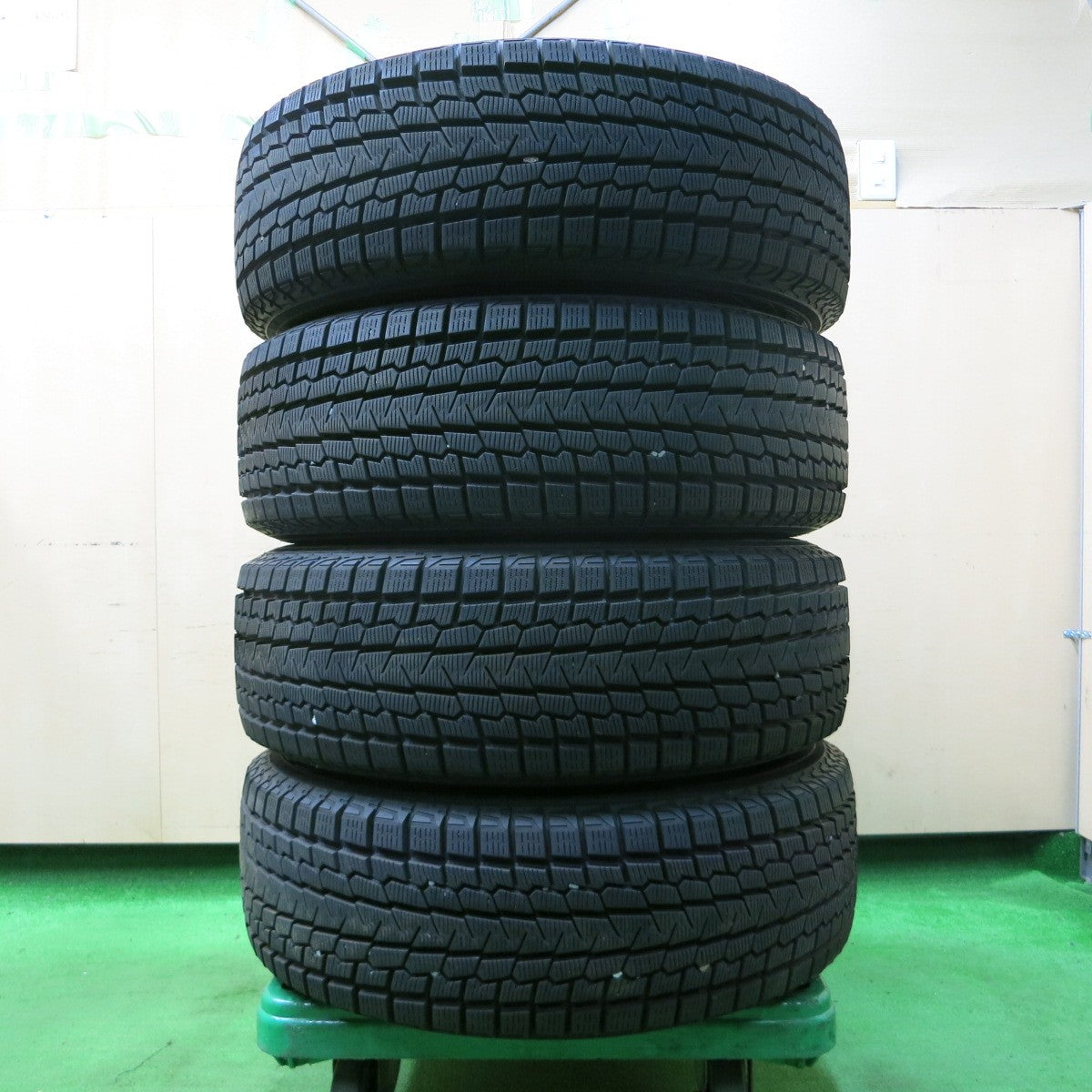 *送料無料* バリ溝！キレイ！9.5分★スタッドレス 225/65R17 ヨコハマ アイスガード G075 社外 アルミ 17インチ PCD114.3/5H★4053107イス