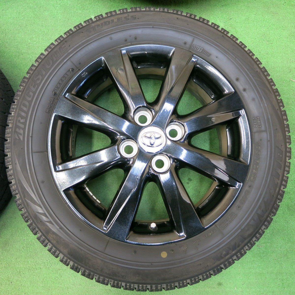 *送料無料* キレイ★トヨタ アクア 純正 OP 185/60R15 スタッドレス ブリヂストン ブリザック VRX 15インチ  PCD100/4H★4051103イス