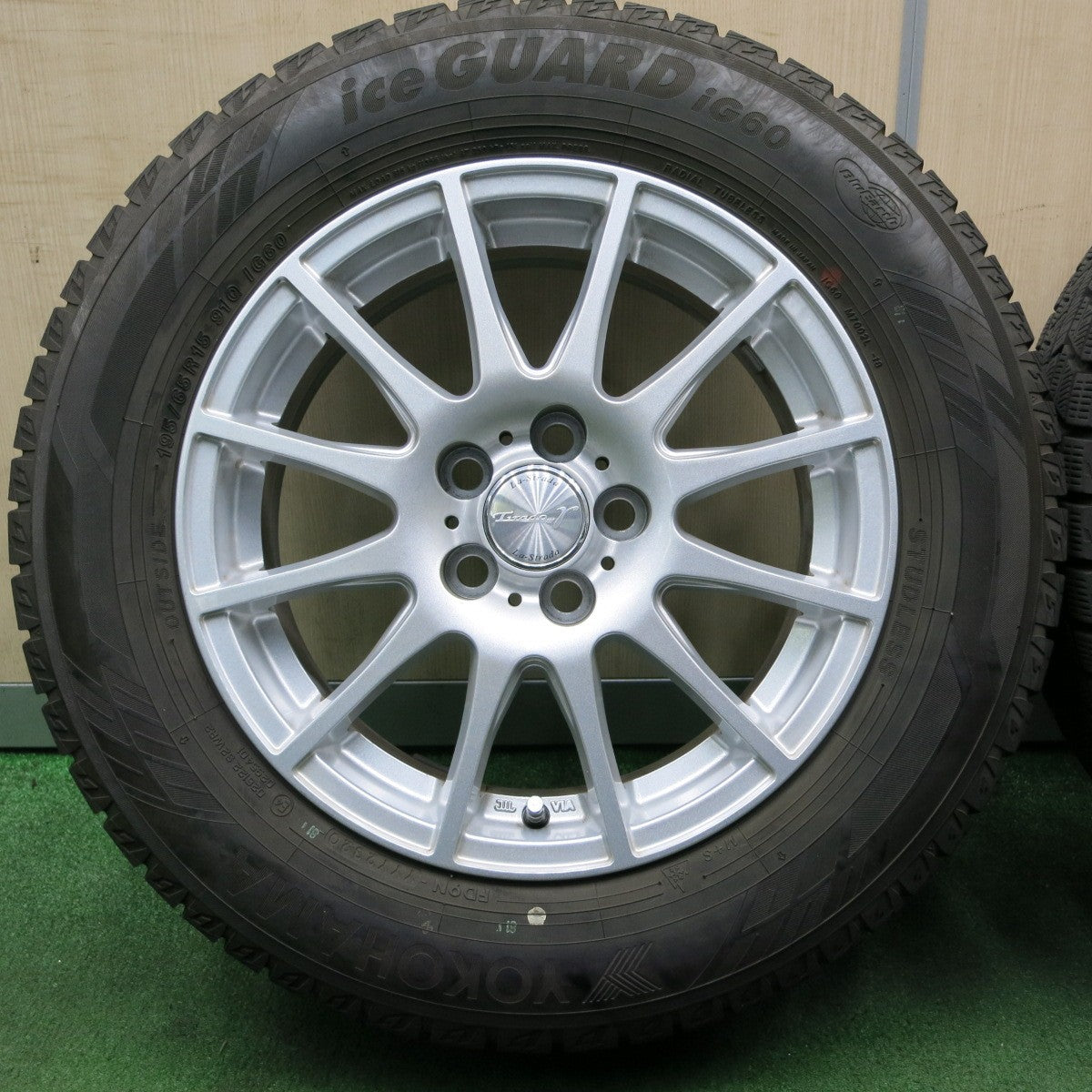 *送料無料* バリ溝！20年！9分★プリウス 等 195/65R15 スタッドレス ヨコハマ アイスガード iG60 Tiradoγ La-Strada 阿部商会 PCD100/5H★4041901NJス