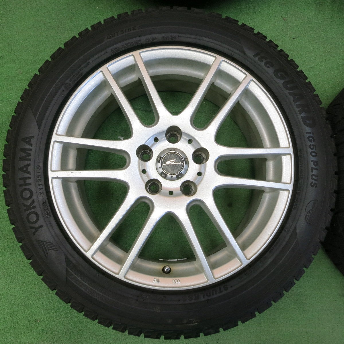 *送料無料* バリ溝！9分★スタッドレス 215/55R17 ヨコハマ アイスガード iG50 プラス SCHNEIDER シュナイダー 17インチ PCD114.3/5H★4050303イス