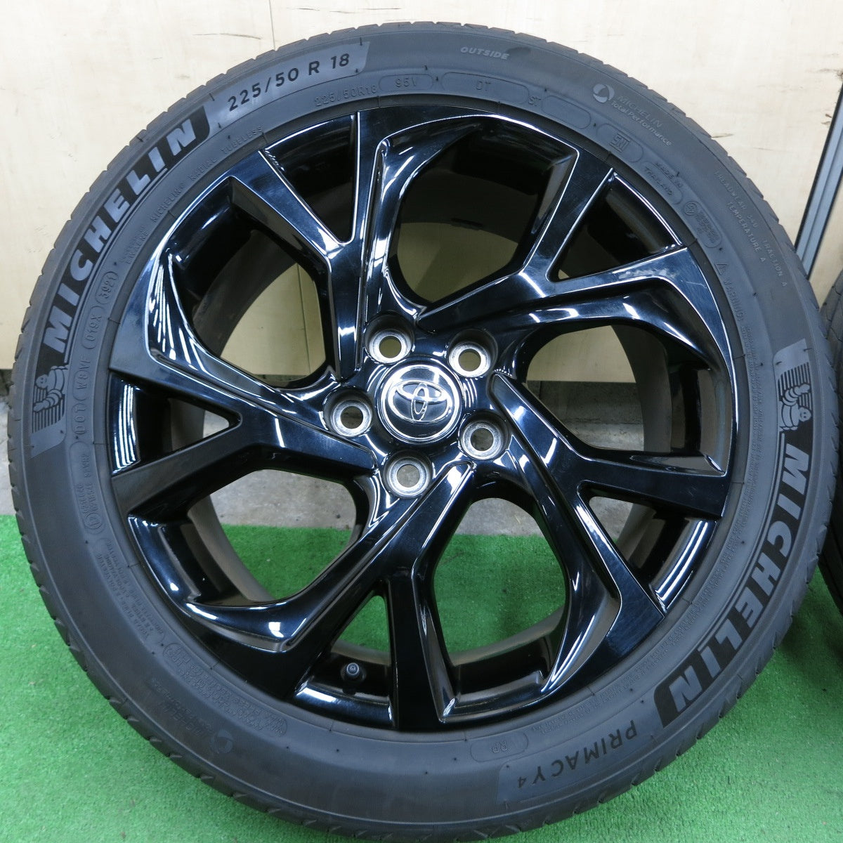 *送料無料* バリ溝！21年！キレイ！8.5分★トヨタ CH-R 純正 225/50R18 ミシュラン プライマシー4 18インチ  PCD114.3/5H CHR★4071006SYノ