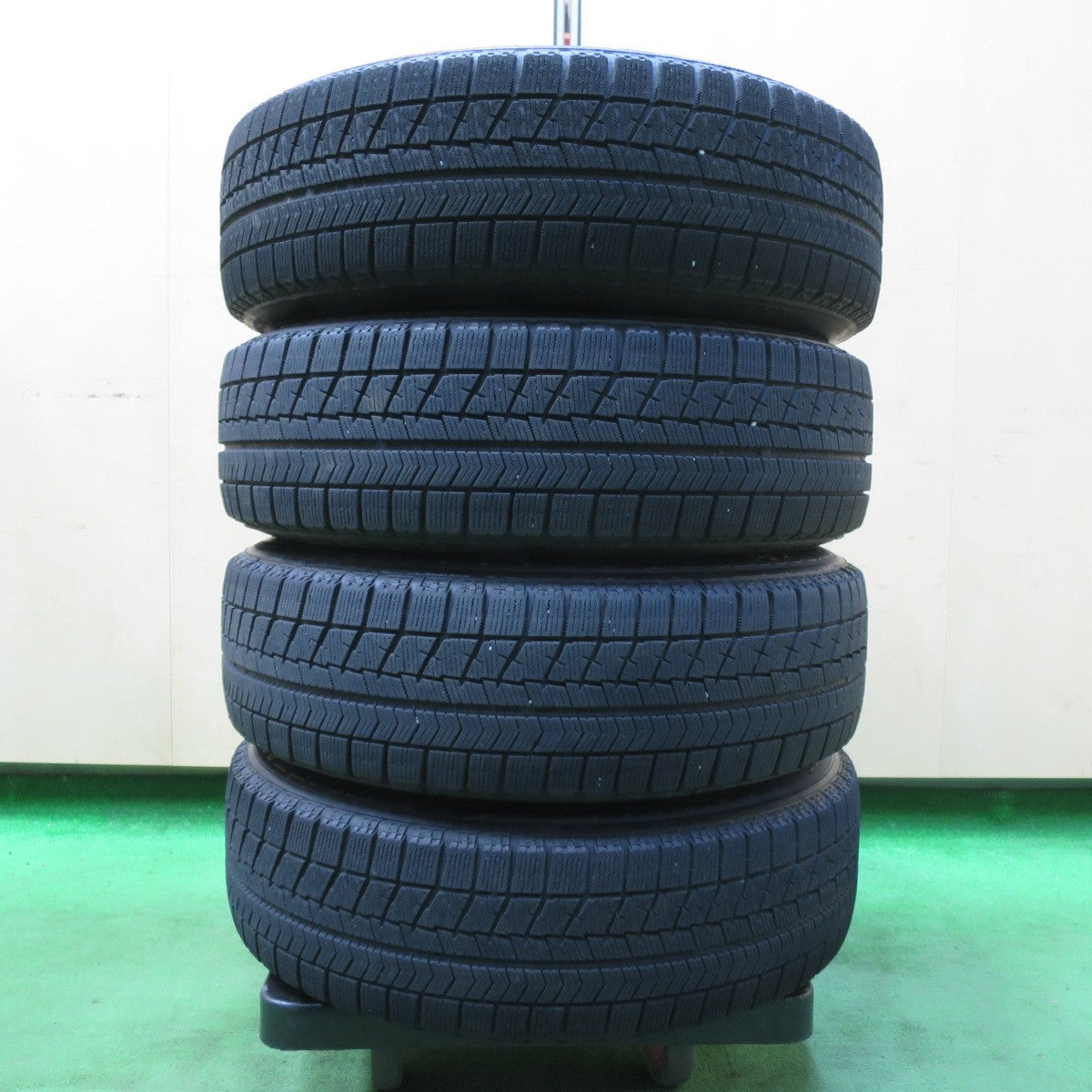 *送料無料* キレイ★スタッドレス 165/70R14 ブリヂストン ブリザック VRX Euro-S Stream MiD 14インチ  PCD100/4H★4090106イス