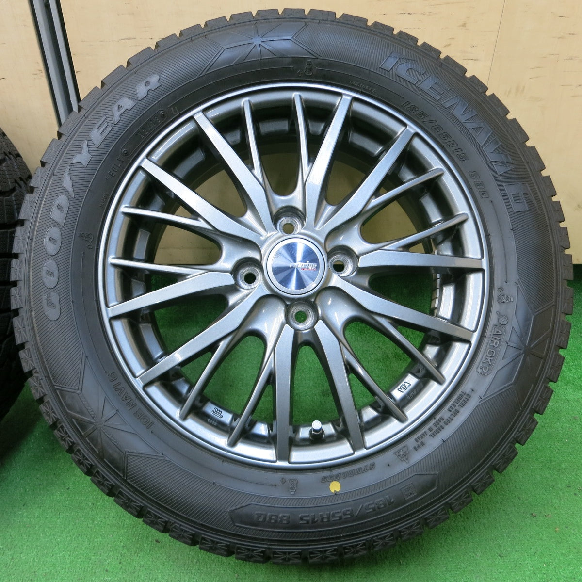 Toyo スタッドレスタイヤ 165/60R15 バリ山 気安く