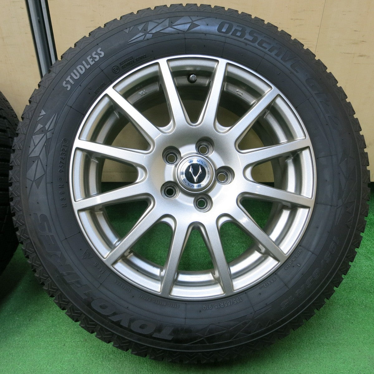 *送料無料* バリ溝！21年！綺麗！9分★プリウス 等 195/65R15 スタッドレス トーヨー オブザーブ GIZ2 VATRRA バトラ 15インチ PCD100/5H★4042611イス