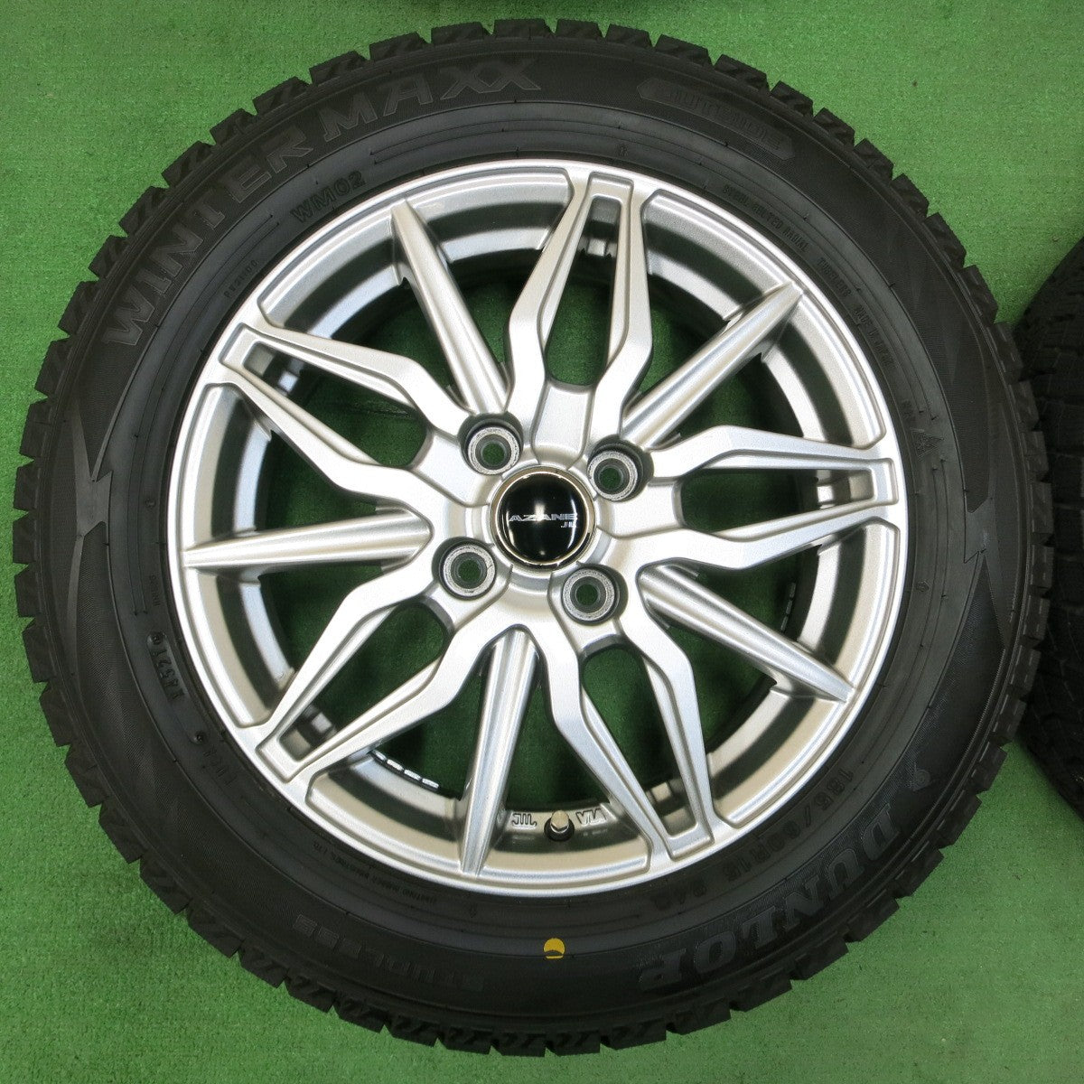 *送料無料* バリ溝！21年！キレイ！9.5分以上★スタッドレス 185/60R15 ダンロップ ウインターマックス WM02 AZANE JL 15インチ PCD100/4H★4052711イス