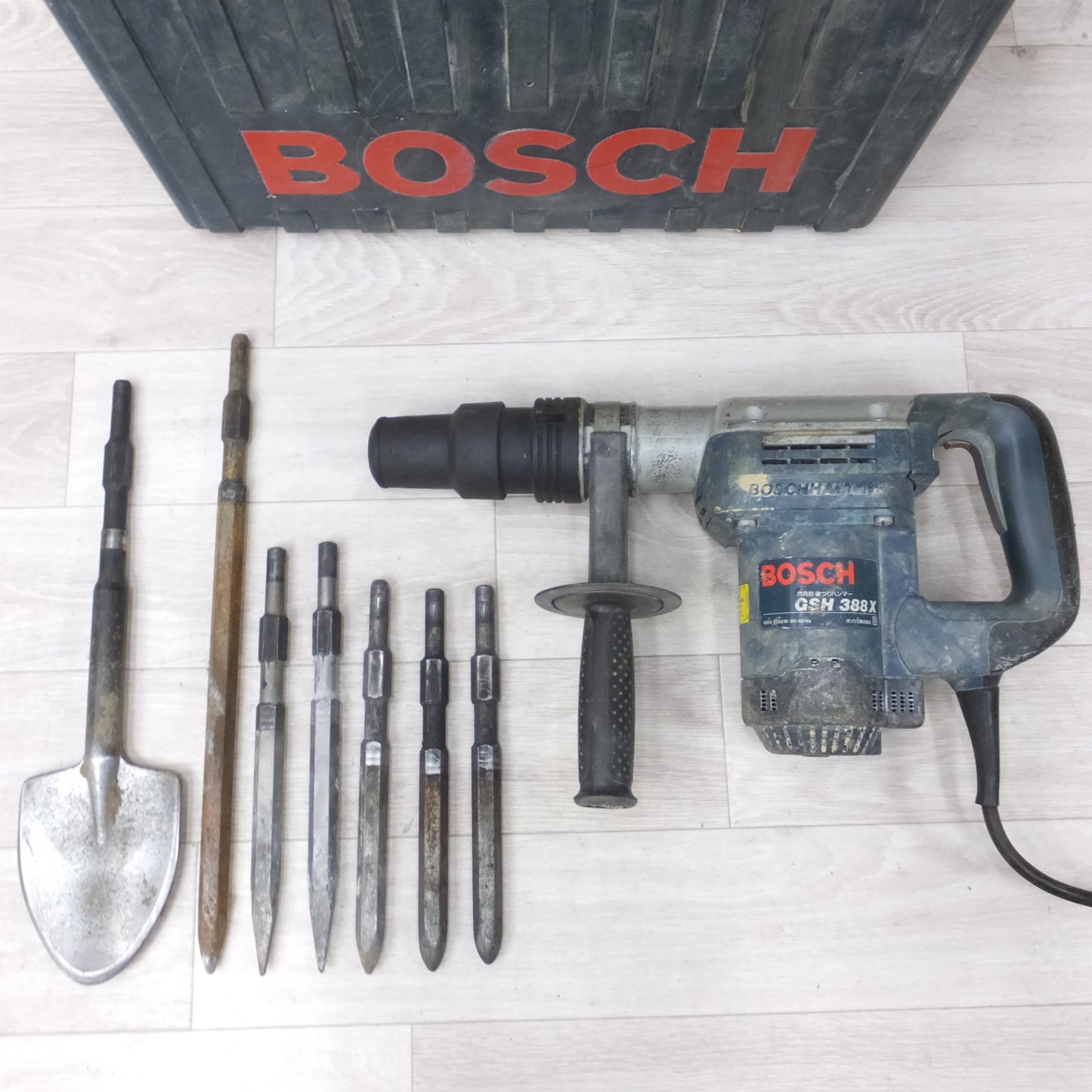 [送料無料] 付属品多数◆ボッシュ BOSCH はつりハンマー GSH388X 電動ハンマー 破つり ケース 先端 ビット 付き 電動 工具◆