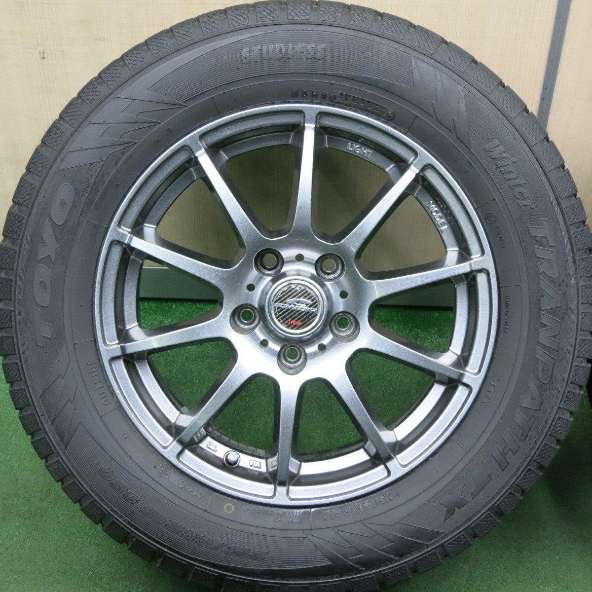 *送料無料* バリ溝！20年！キレイ！9.5分★スタッドレス 215/65R16 トーヨー ウインタートランパス TX SCHNEIDER ATECH シュナイダー PCD114.3/5H★4040911TNス