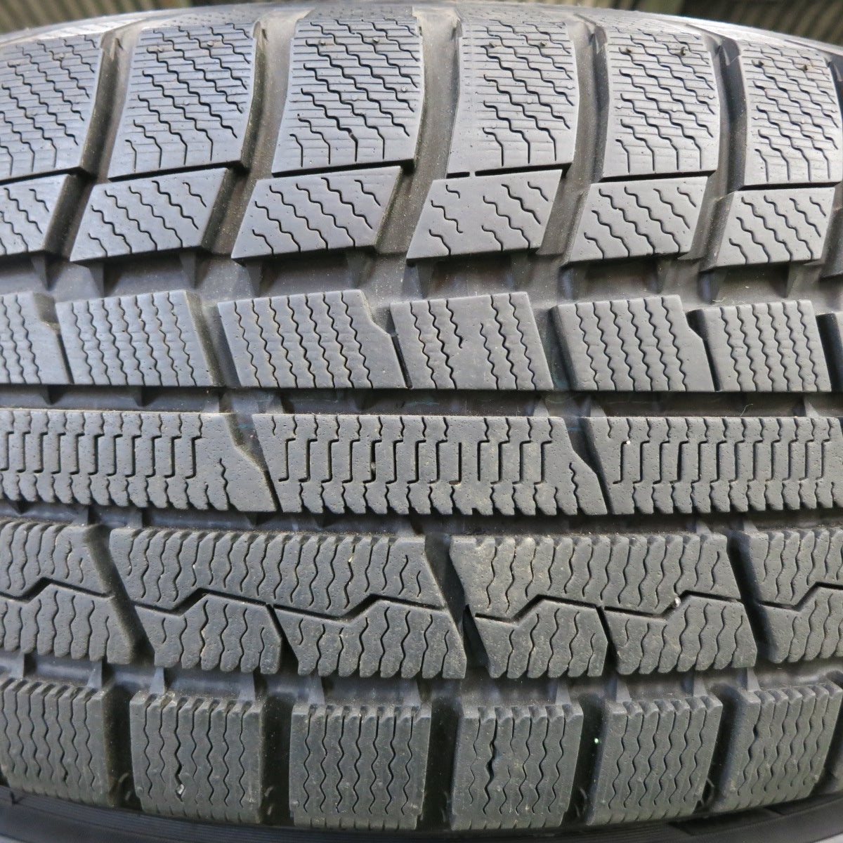 *送料無料* バリ溝！綺麗！9.5分★スタッドレス 225/65R17 トーヨー ウインター トランパス TX AZANE E-10 アザーネ PCD114.3/5H★4050302イス