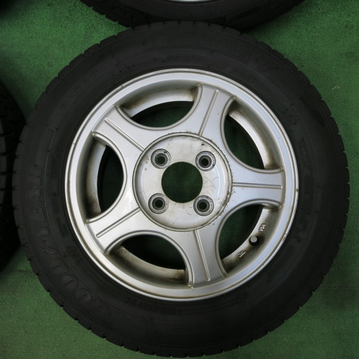 *送料無料* バリ溝！23年！9分★スタッドレス 145/80R13 グッドイヤー アイスナビ7 社外 アルミ 13インチ  PCD100/4H★4072503SYス