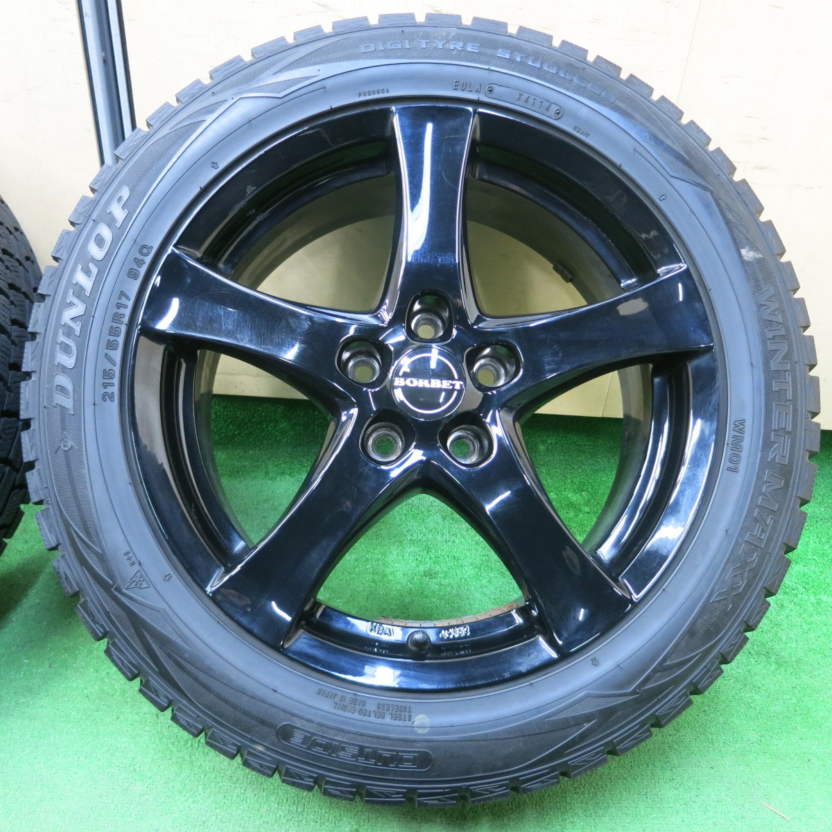 *送料無料* バリ溝！キレイ！9.5分★ワーゲン 等 BORBET 215/55R17 スタッドレス ダンロップ ウインターマックス WM01 ボルベット PCD112/5H★4042608イス