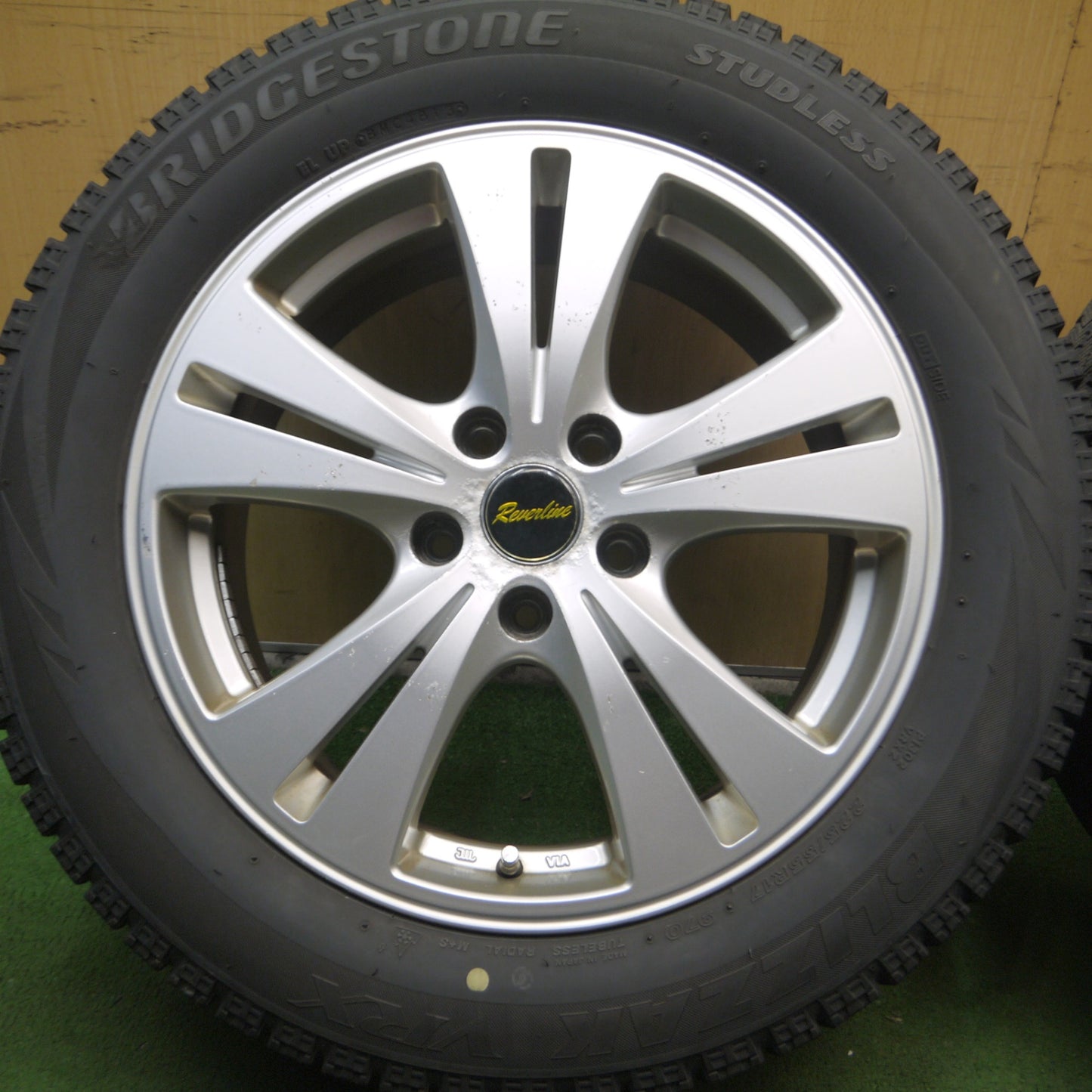 *送料無料* バリ溝！9.5分★スタッドレス 225/55R17 ブリヂストン ブリザック VRX Reverline リバーライン 17インチ PCD114.3/5H★4071205Hス