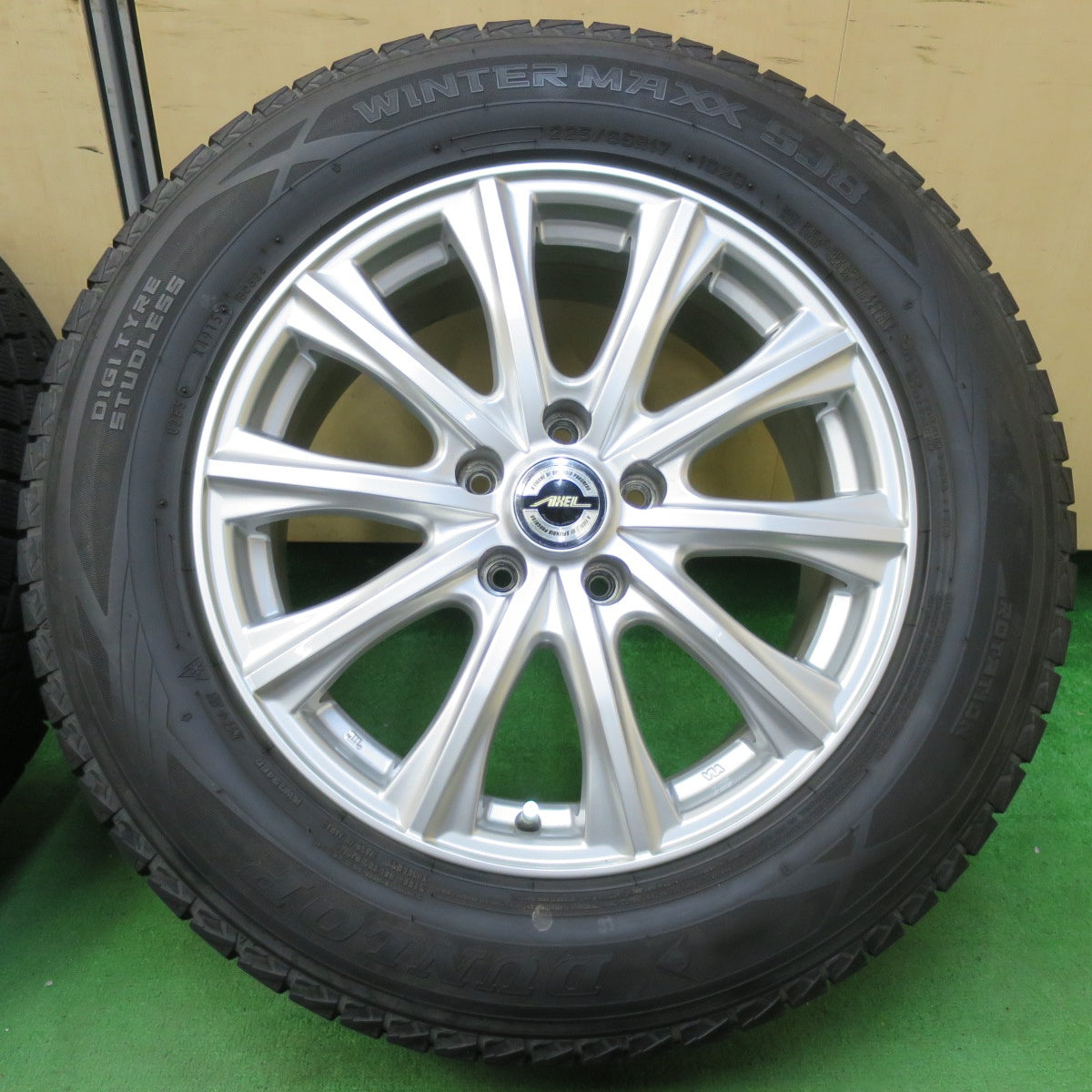 *送料無料* バリ溝！キレイ！9.5分★スタッドレス 225/65R17 ダンロップ ウインターマックス SJ8 AXEL アクセル 17インチ PCD114.3/5H★4091105イス