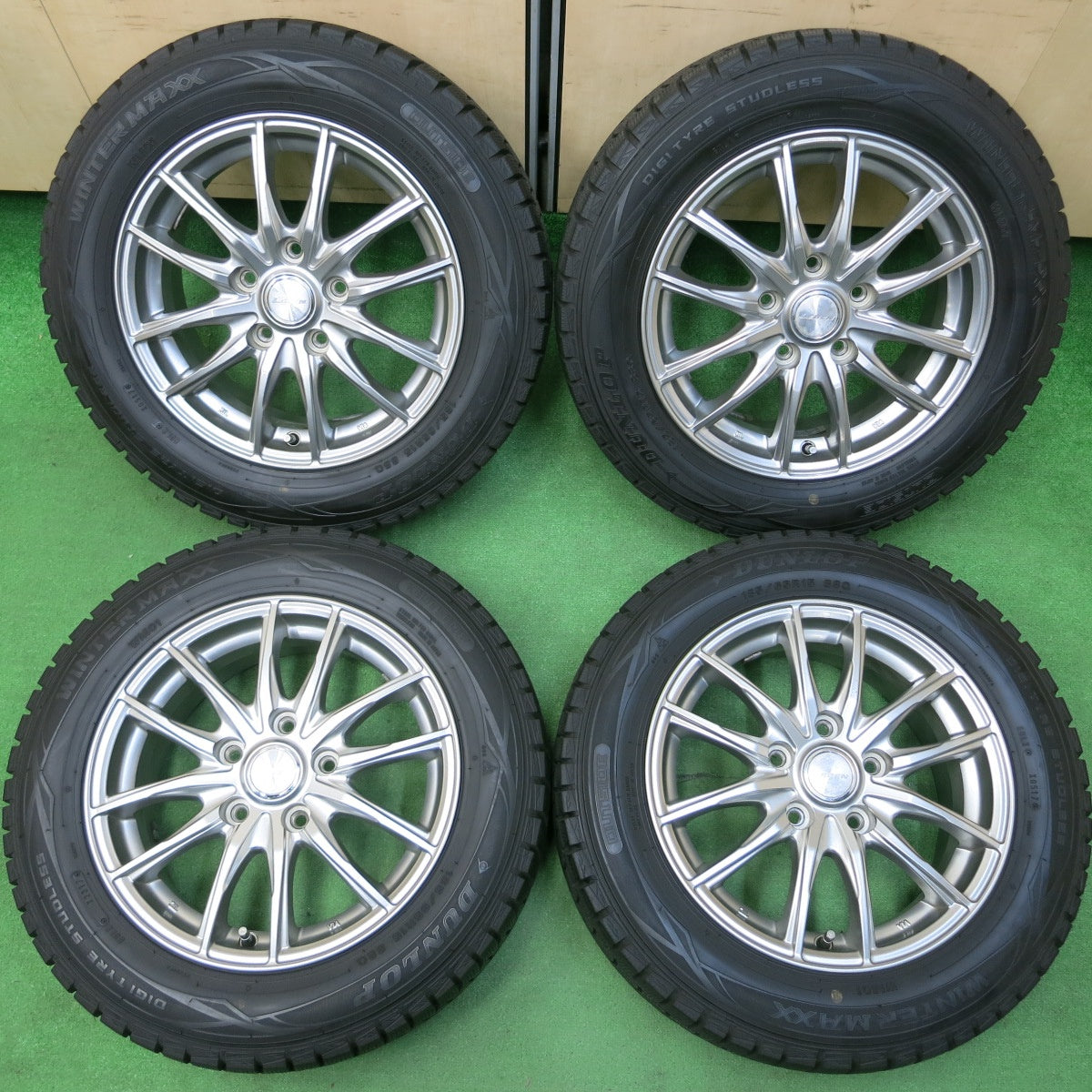 *送料無料* バリ溝！キレイ！9.5分★スタッドレス 185/65R15 ダンロップ ウインターマックス WM01 LEBEN レーベン 15インチ PCD114.3/5H★4041702イス