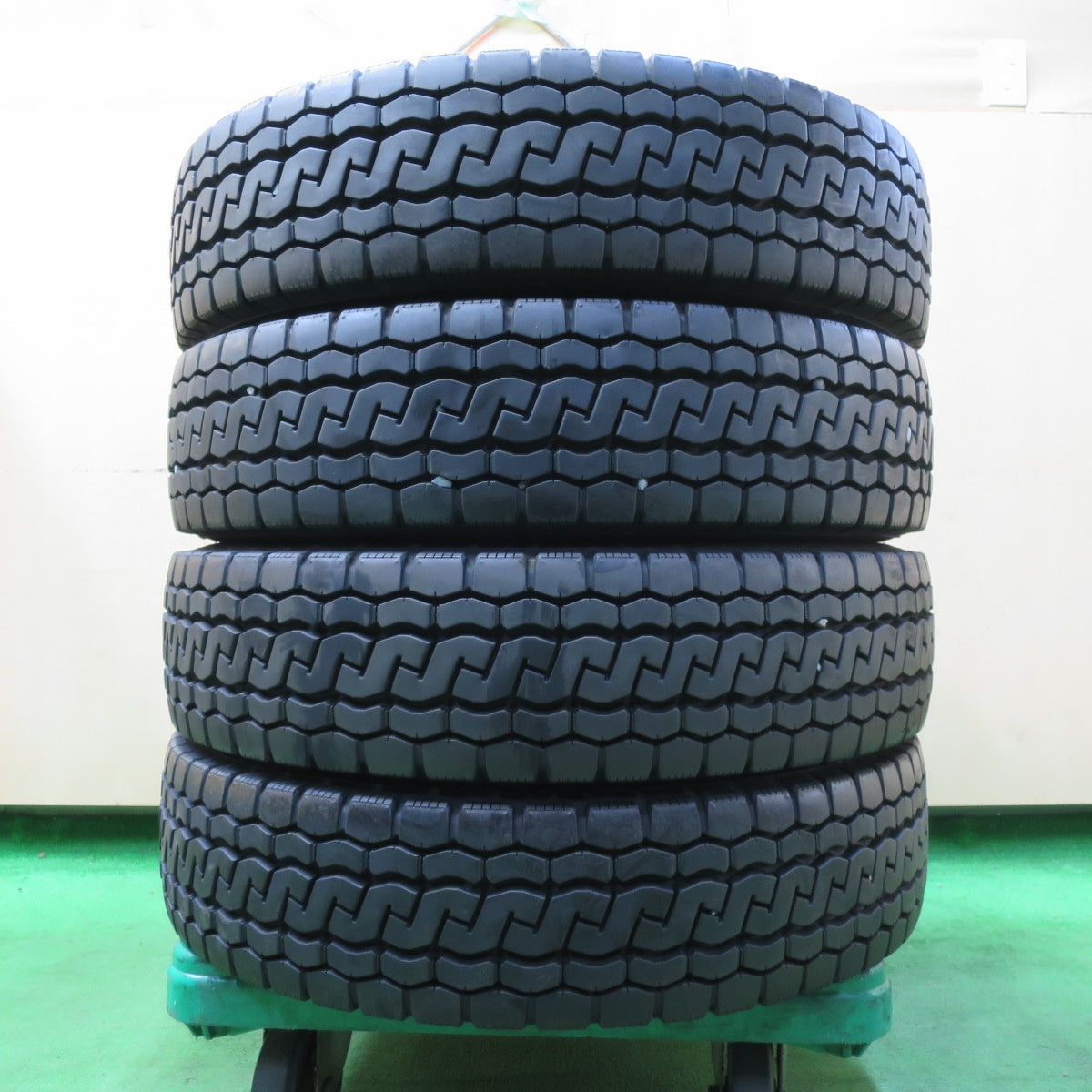 *送料無料* バリ溝！20年！8.5分★トラック タイヤ 195/85R16 114/112N ブリヂストン エコピア M812 ミックス オールシーズン 16インチ★4071510イノタ