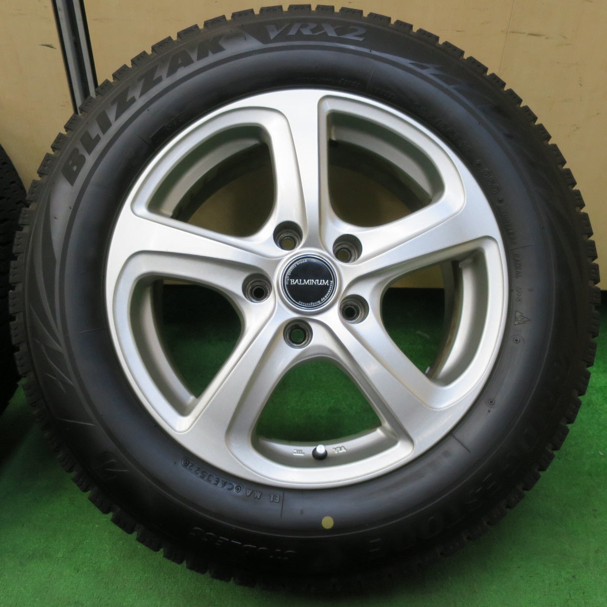 *送料無料* バリ溝！22年！キレイ！9分★スタッドレス 205/65R16 ブリヂストン ブリザック VRX2 BALMINUM バルミナ  16インチ PCD114.3/5H★4080501イス