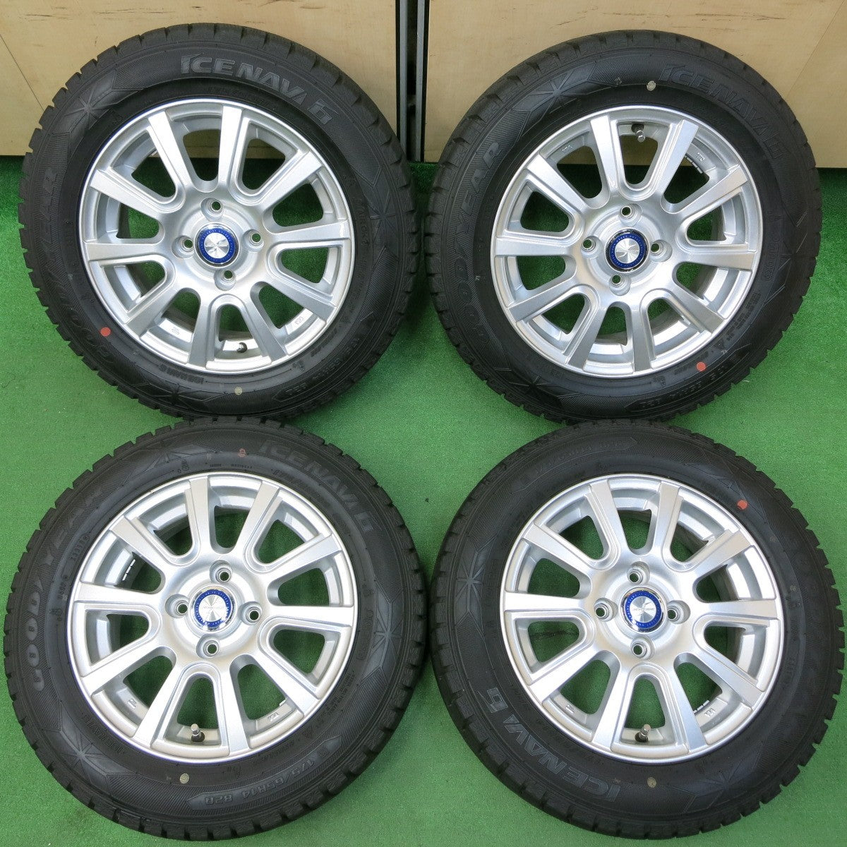 *送料無料* 超バリ溝！キレイ！9.5分以上★スタッドレス 175/65R14 グッドイヤー アイスナビ6 JENEIGE 14インチ PCD100/4H★4050109イス