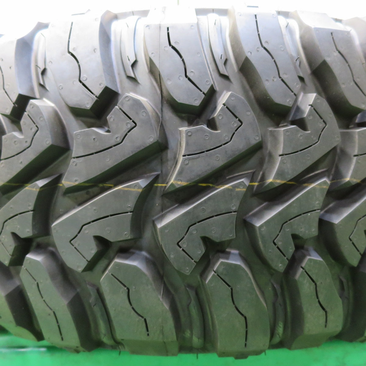 *送料無料* ほぼ未使用！22年★ジープ ラングラー 等 MKW MK-46 285/70R17 ネクセン ROADIAN MTX 17インチ PCD127/5H★4081302イノ