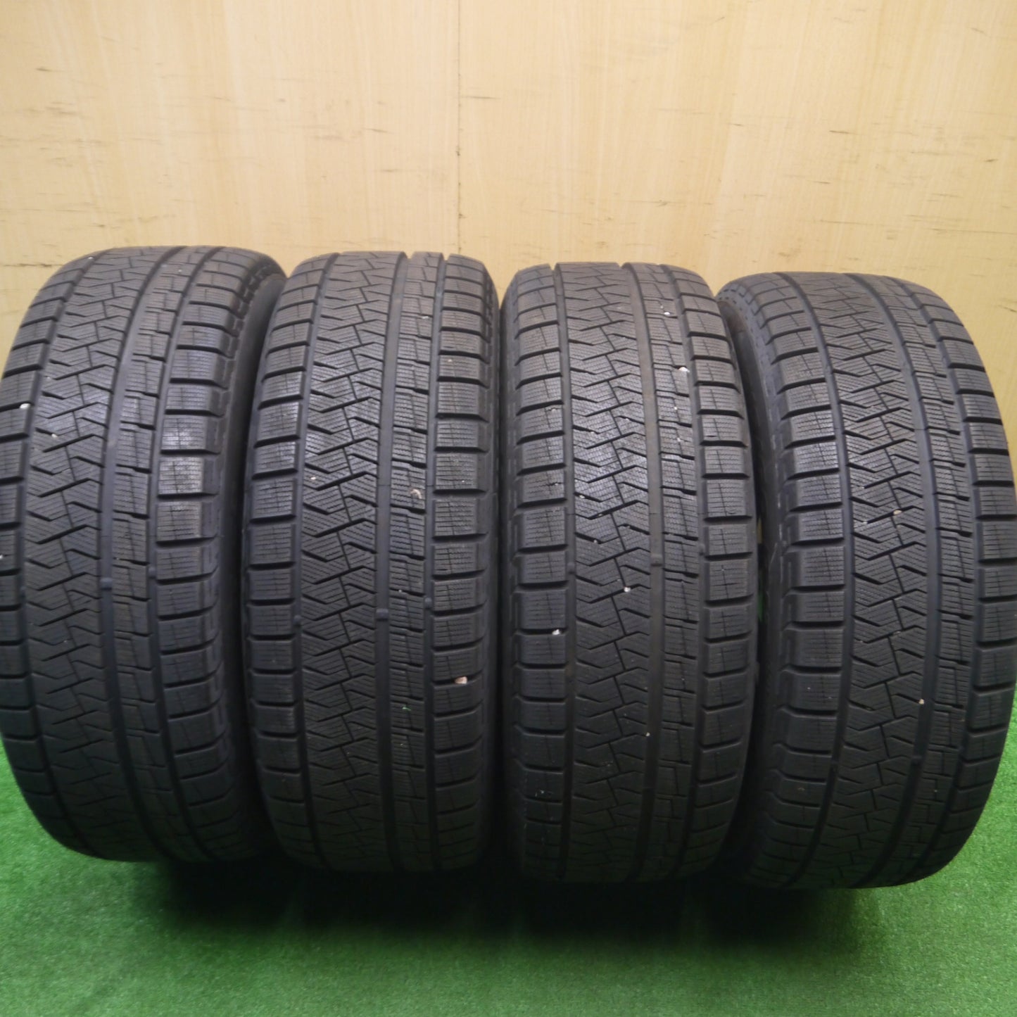 [送料無料] タイヤほぼ未使用！キレイ★スタッドレス 215/60R17 ピレリ アイスアシンメトリコ VELVA SPORT ヴェルヴァ 17インチ PCD114.3/5H★4092508Hス