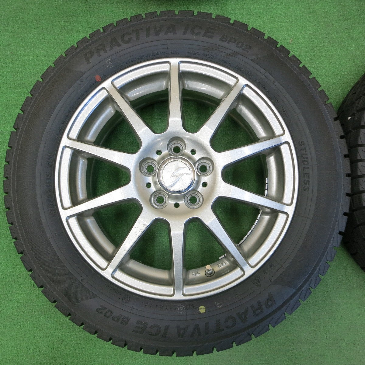 *送料無料* 超バリ溝！23年！ほぼ10分★スタッドレス 185/65R15 プラクティバ アイス BP02 STRANGER ストレンジャー 15インチ PCD100/5H★4051403イス