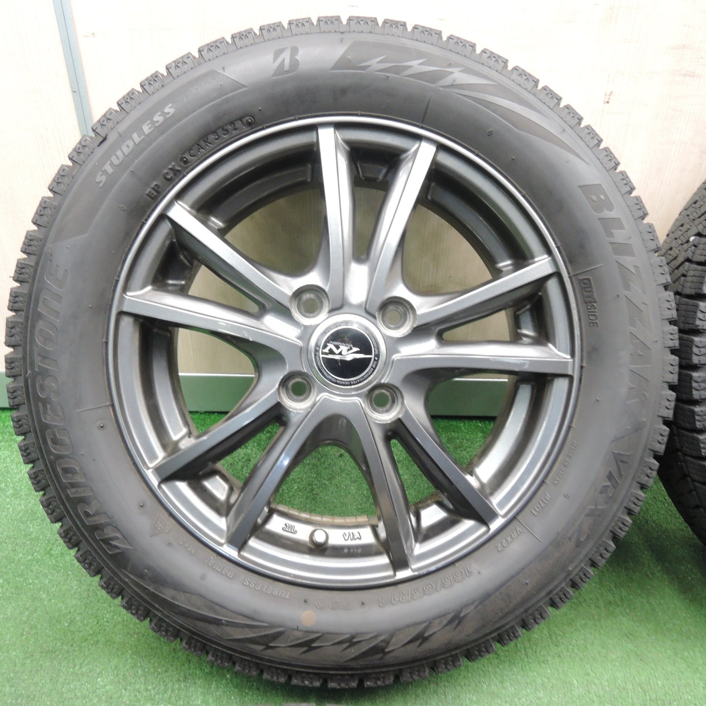 *送料無料* バリ溝！21年！キレイ！8.5分★スタッドレス 165/65R14 ブリヂストン ブリザック VRX2 NIRVANA NV ニルバーナ PCD100/4H★4030704TNス